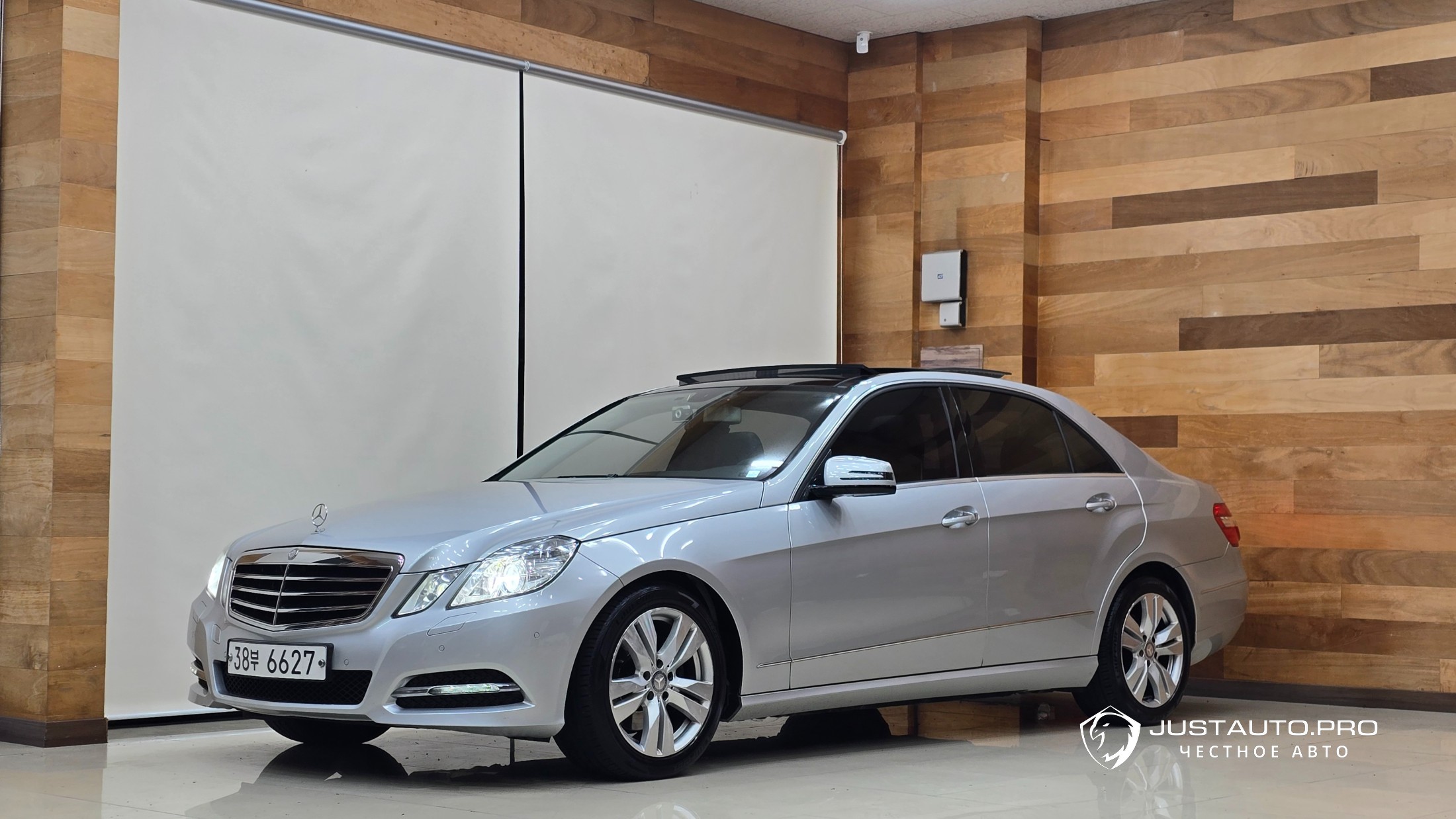 Автомобиль Mercedes-Benz E-Class