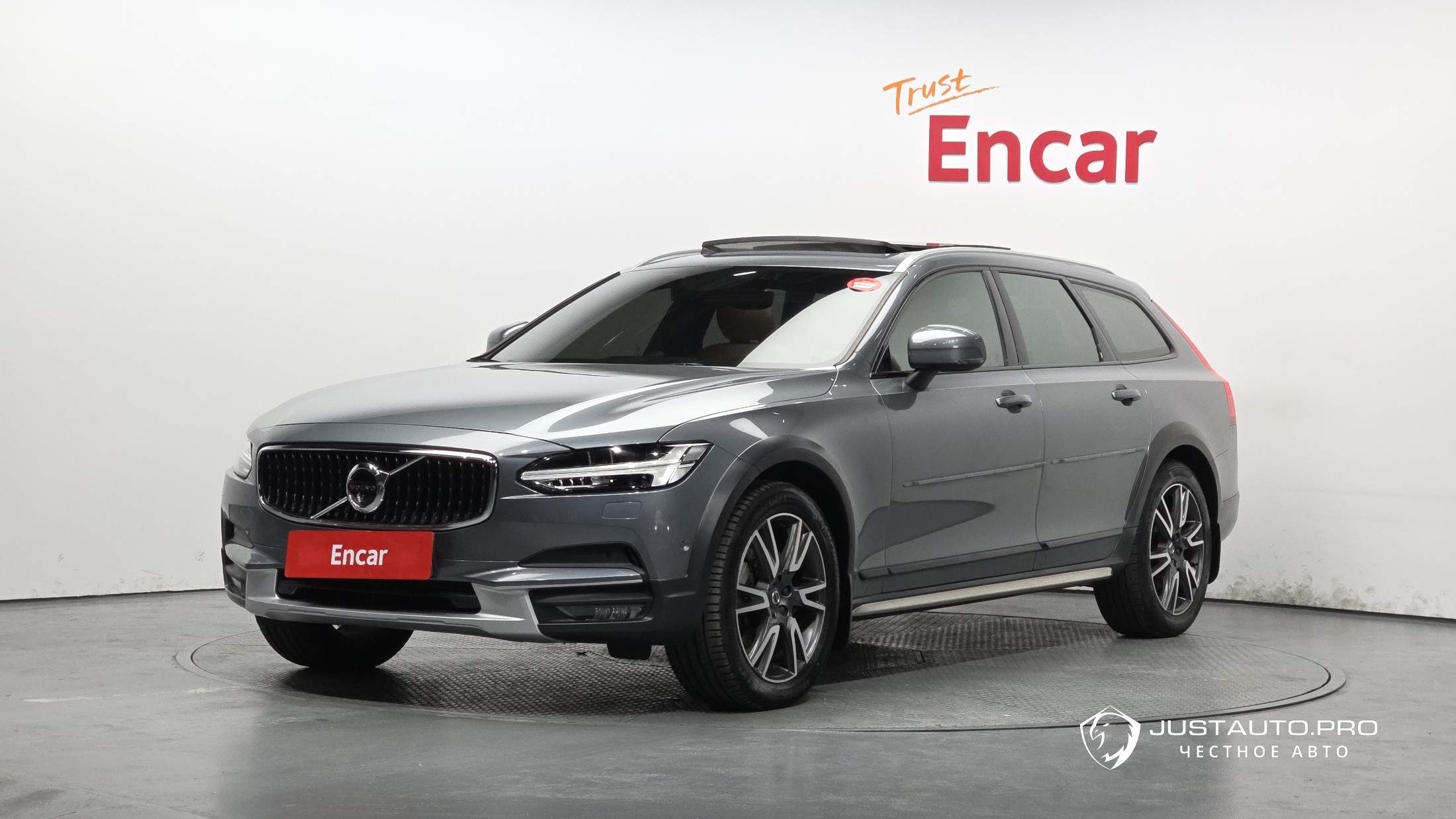 Автомобиль Volvo V90