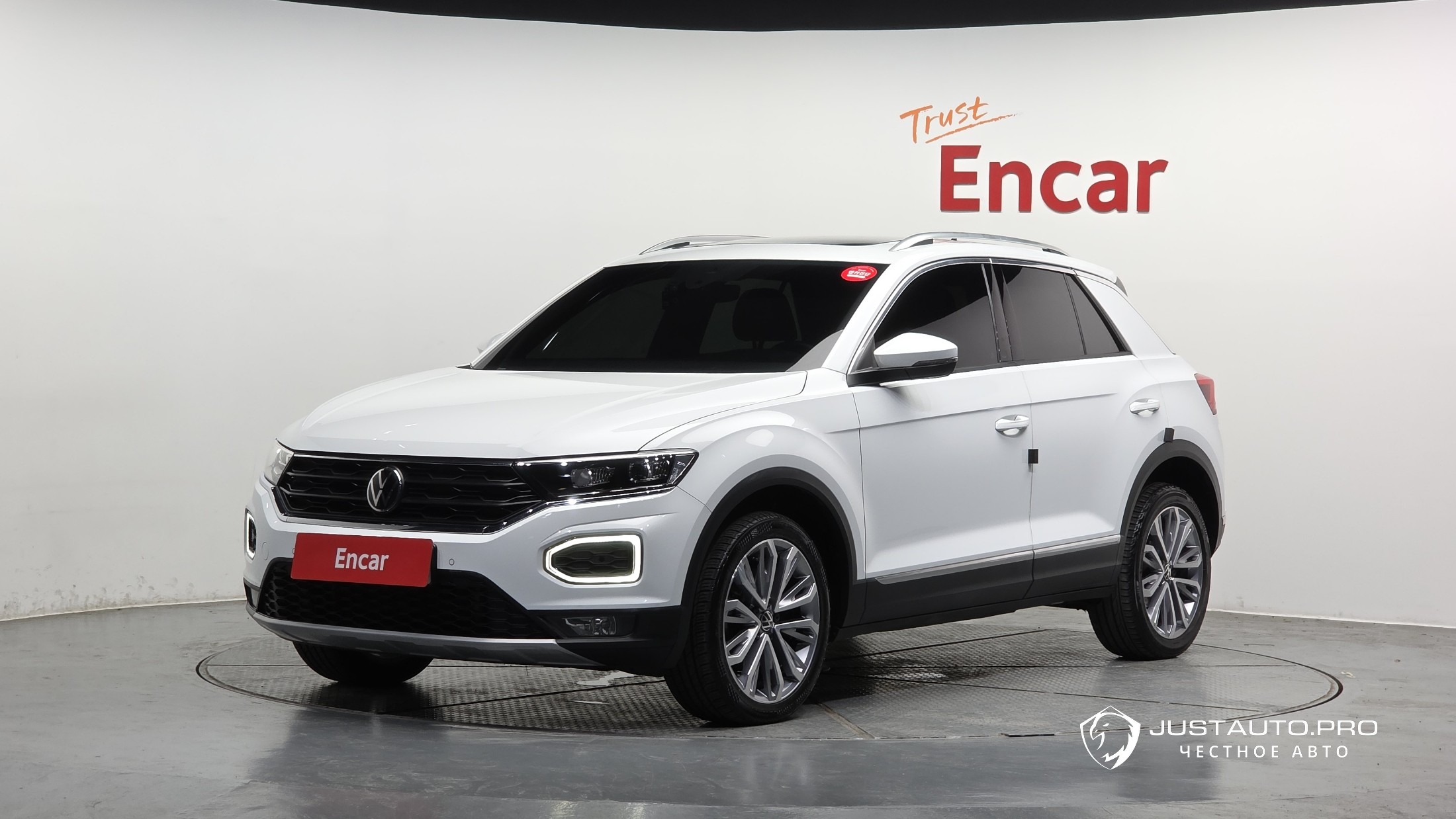 Автомобиль Volkswagen T-Roc