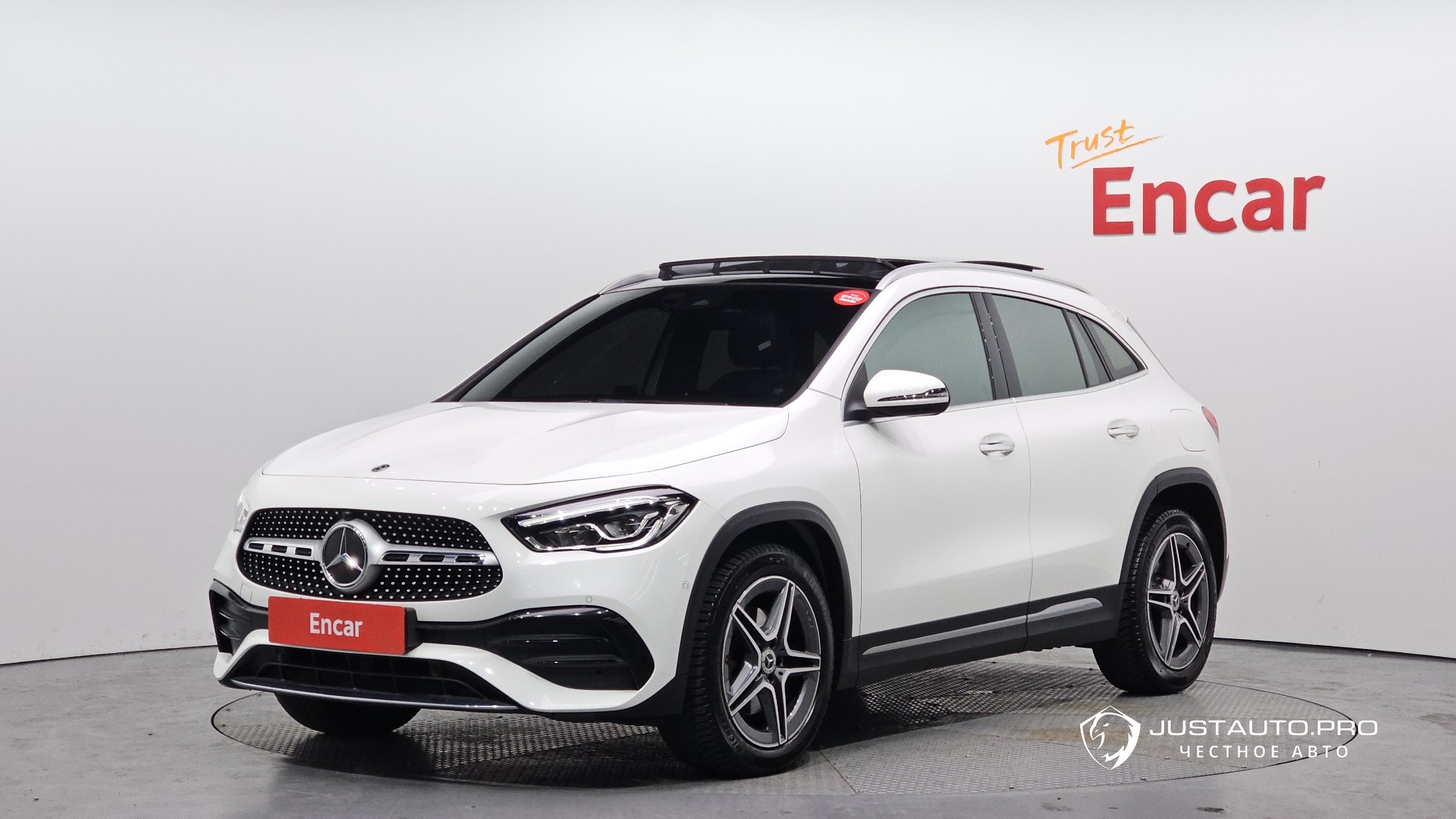 Автомобиль Mercedes-Benz GLA-Class