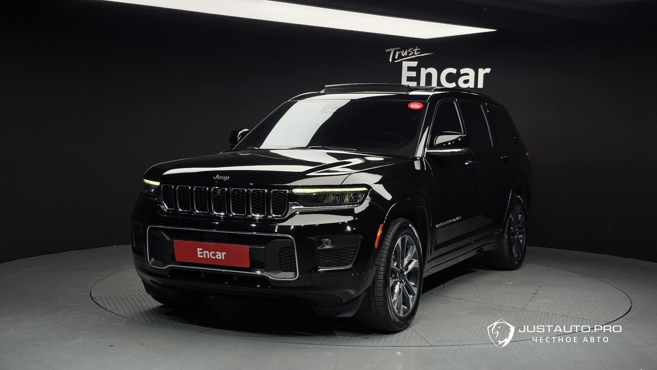 Автомобиль Jeep Cherokee