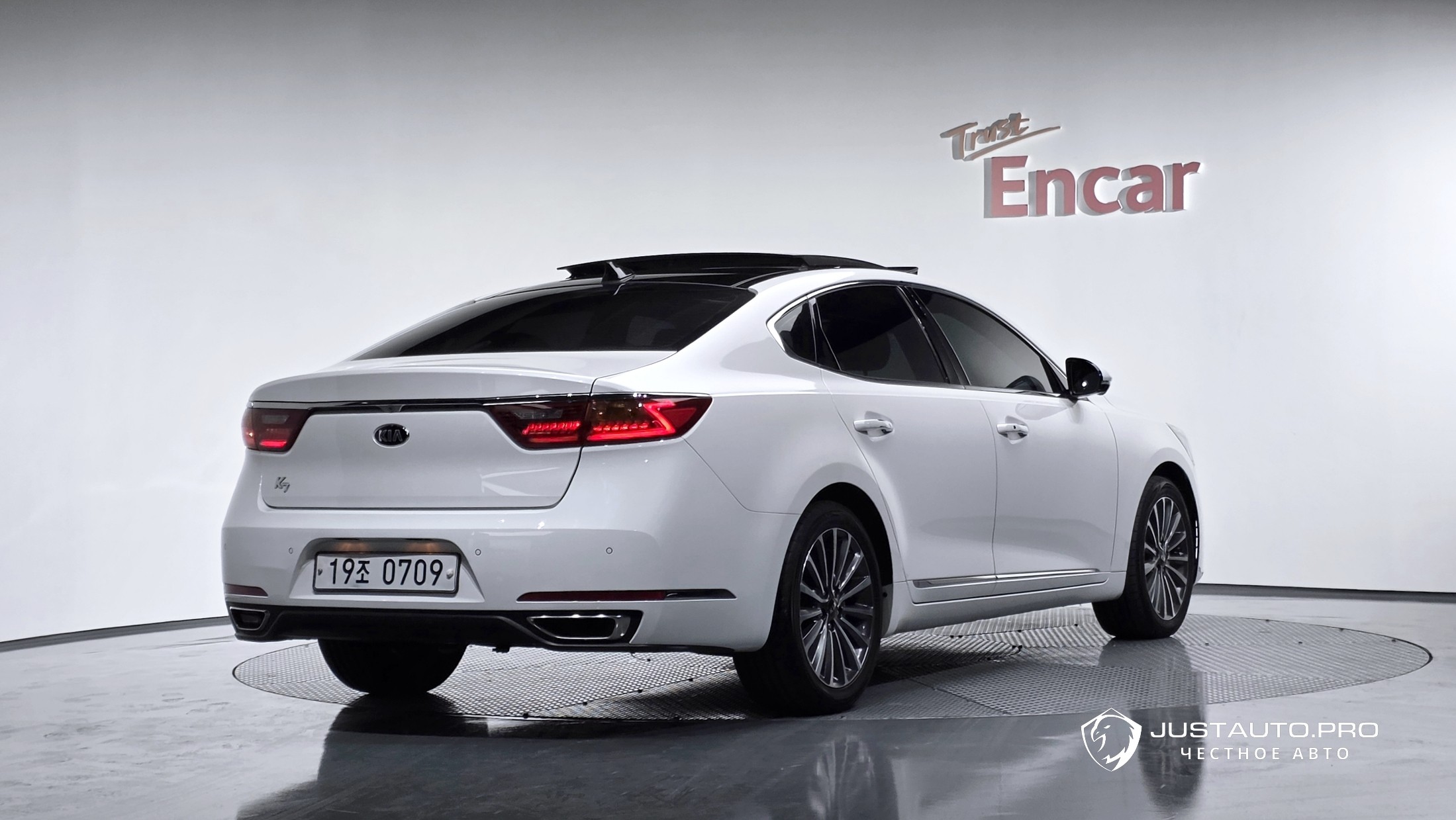 Автомобиль Kia K7