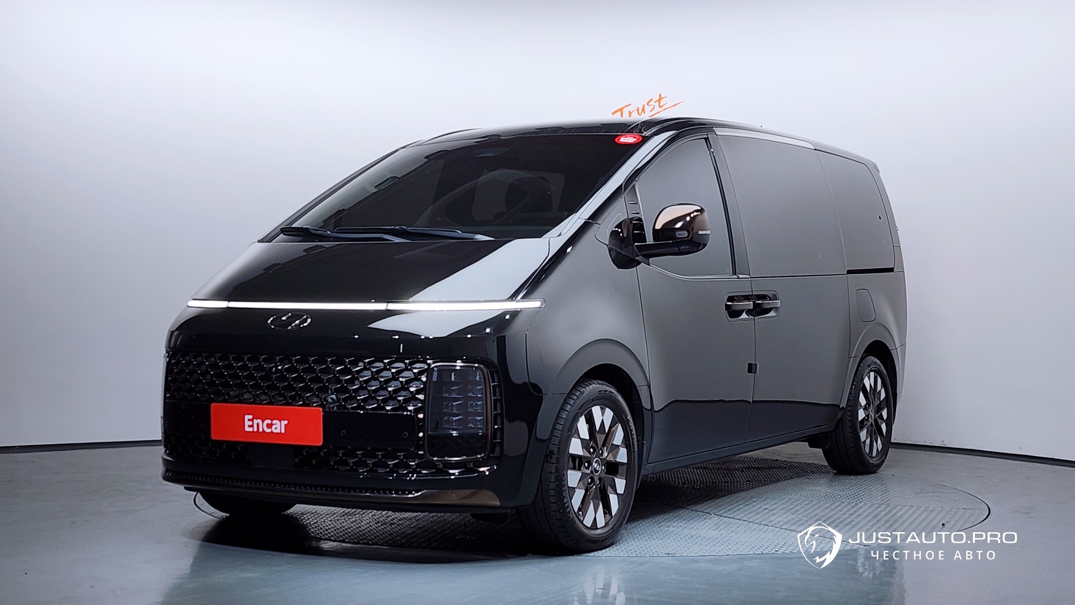 Автомобиль Hyundai Staria