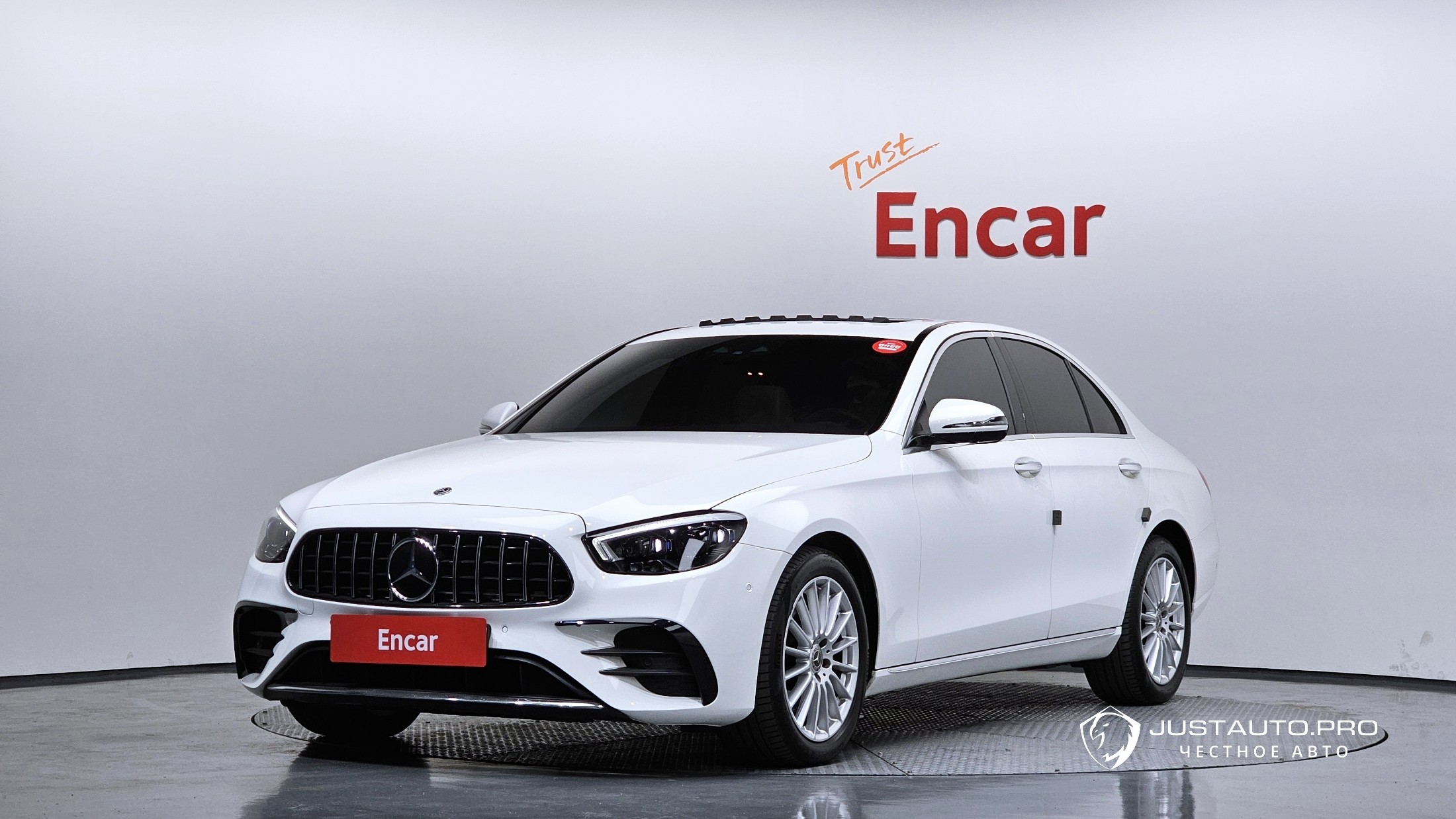 Автомобиль Mercedes-Benz E-Class