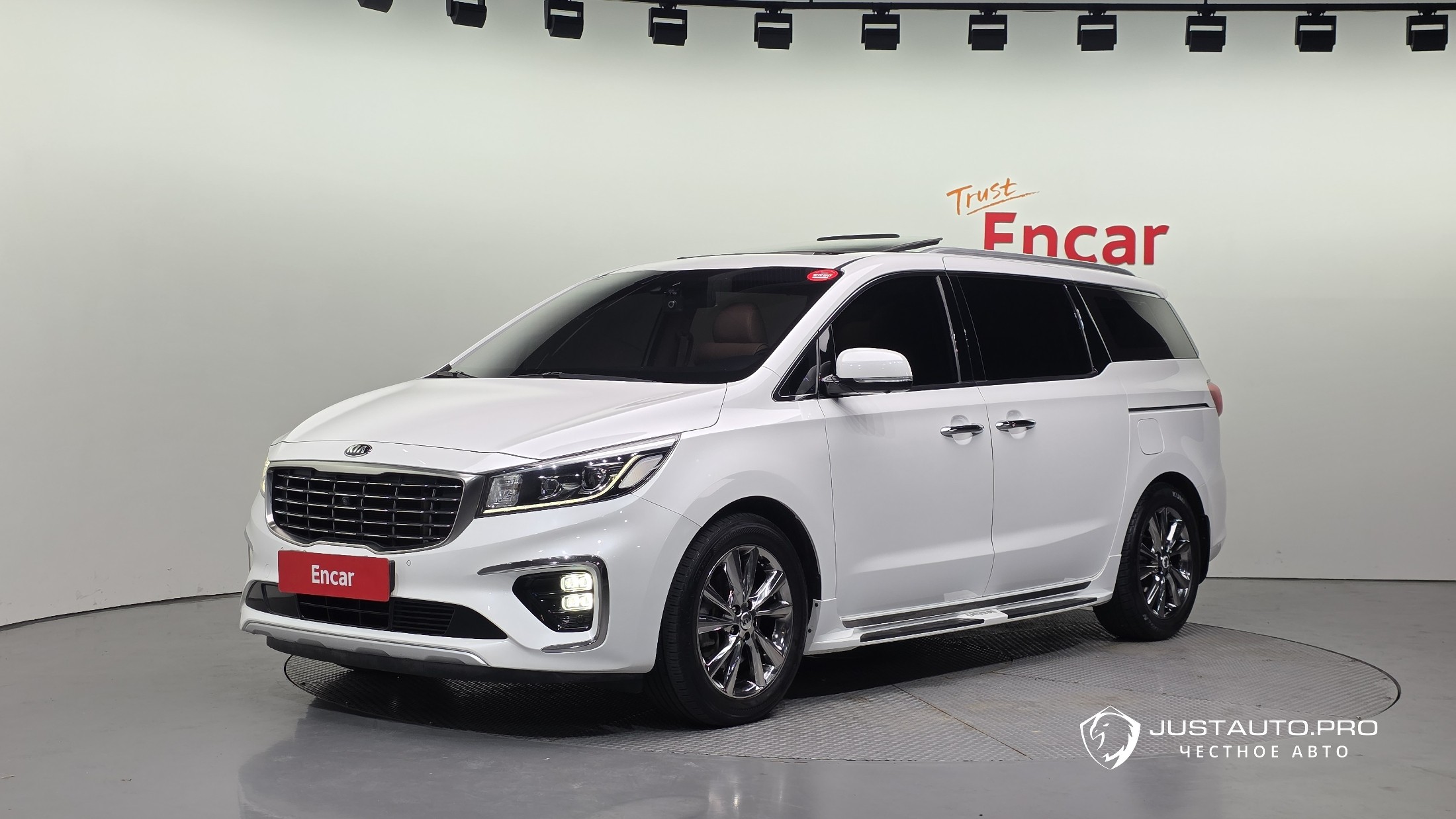 Автомобиль Kia Canival