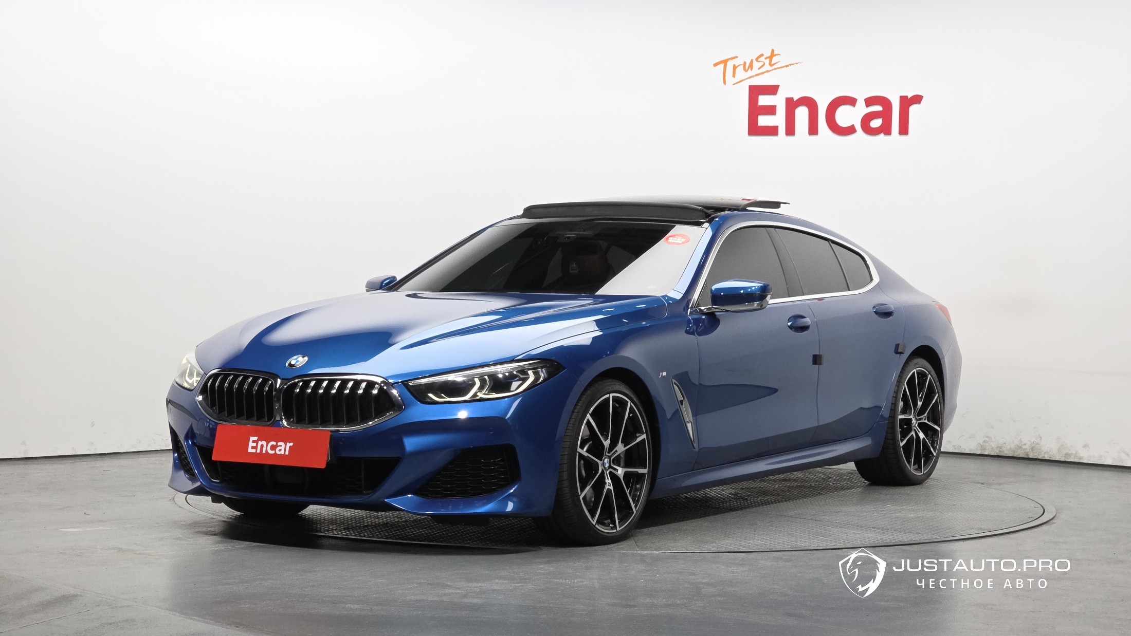 Автомобиль BMW 8-Series