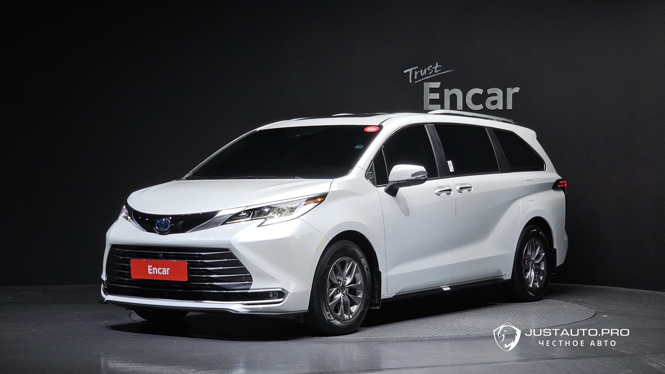 Автомобиль Toyota Sienna