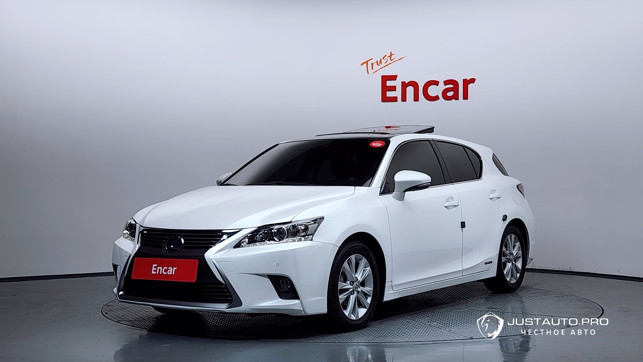 Автомобиль Lexus CT200h