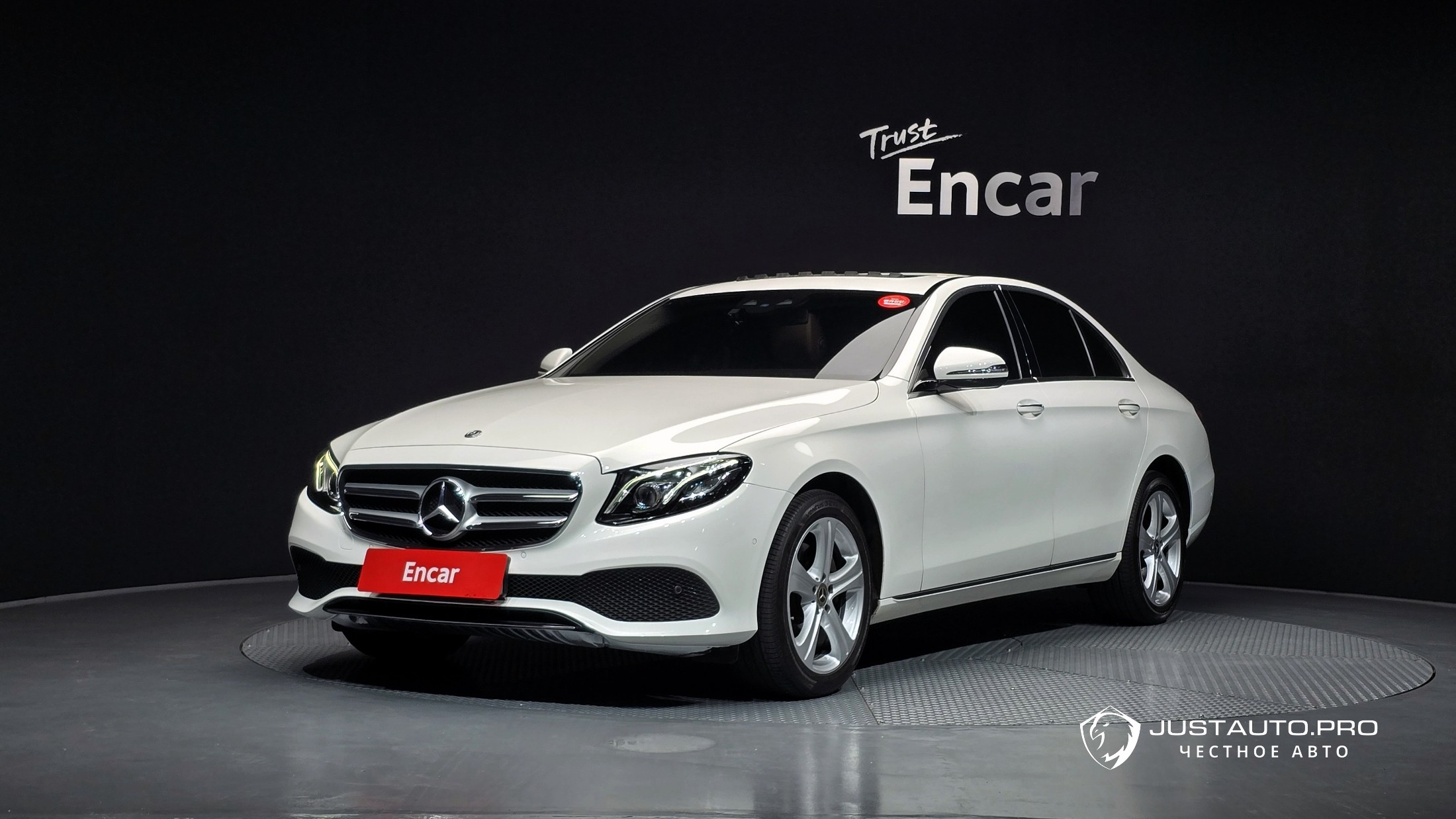 Автомобиль Mercedes-Benz E-Class