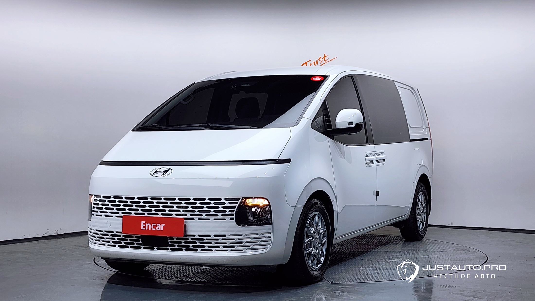 Автомобиль Hyundai Staria