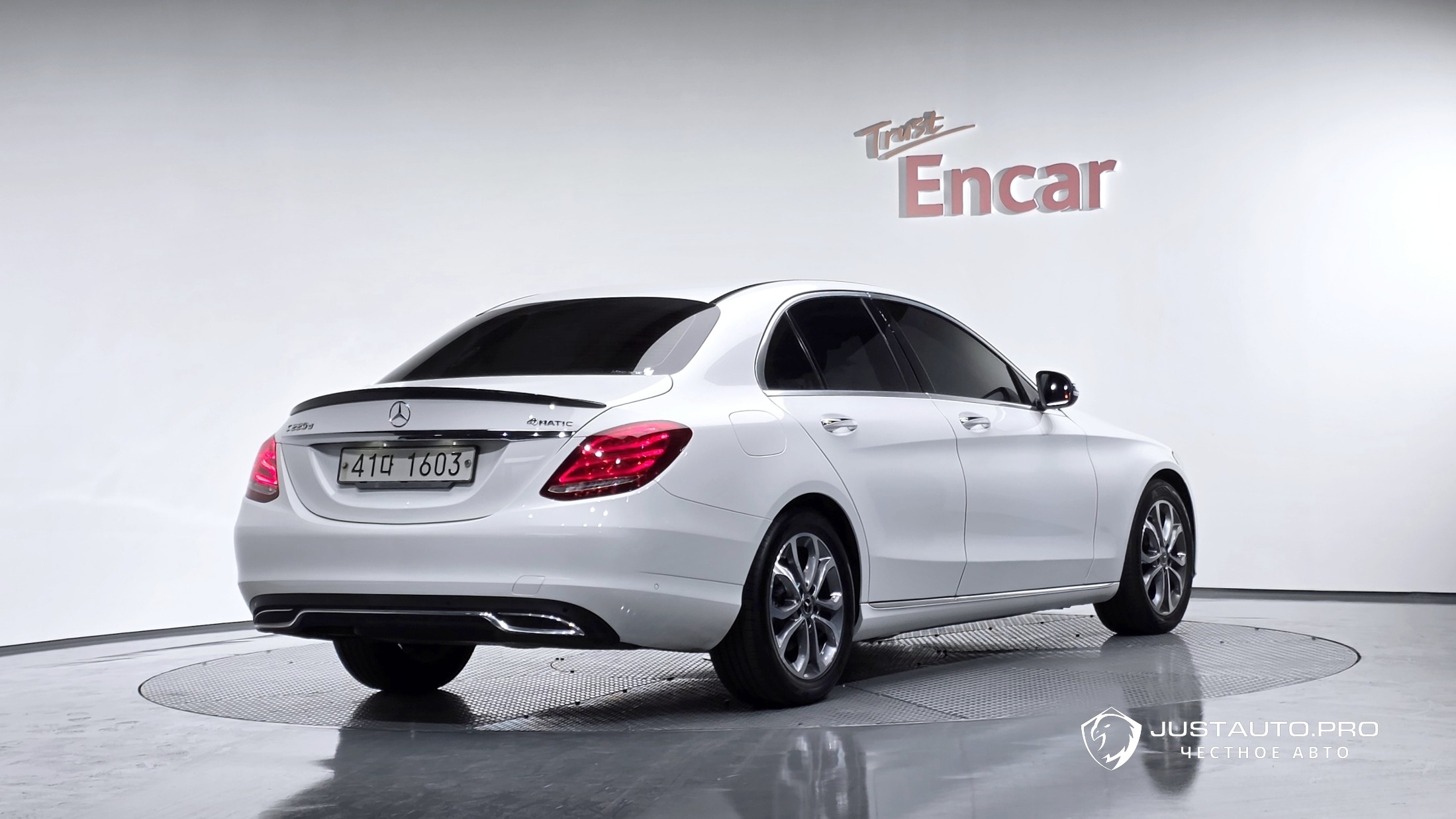 Автомобиль Mercedes-Benz C-Class