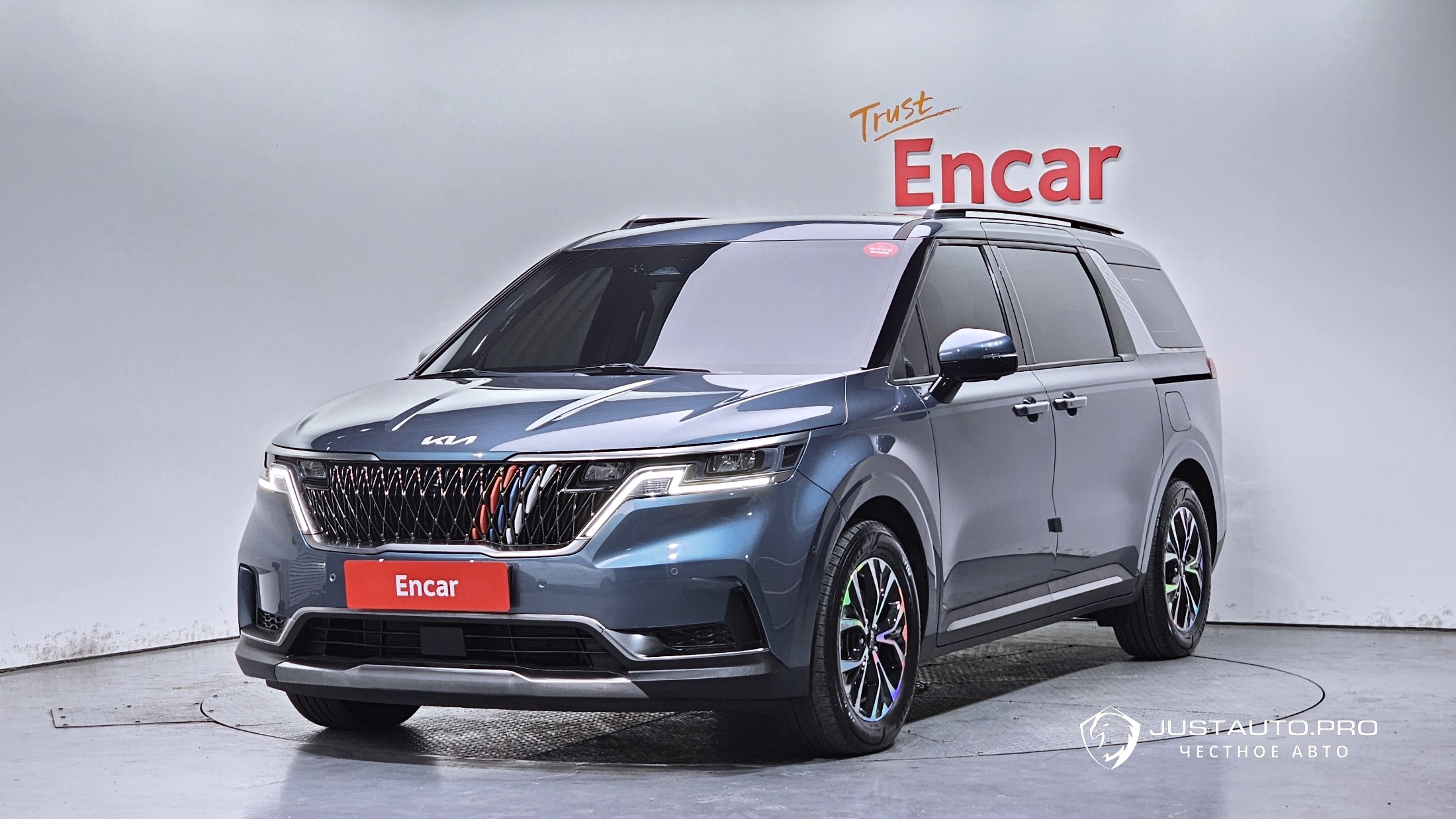 Автомобиль Kia Canival