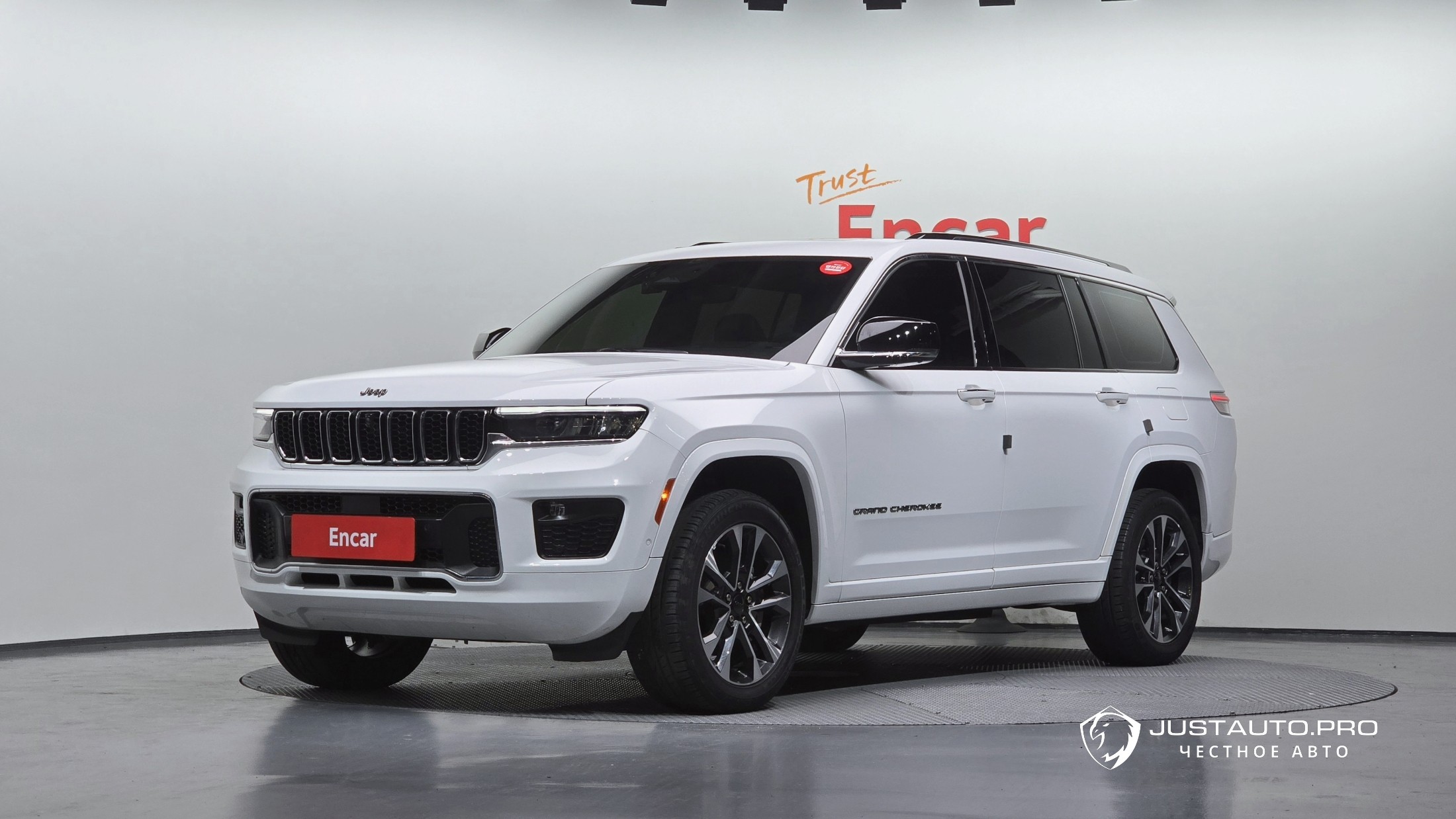 Автомобиль Jeep Cherokee