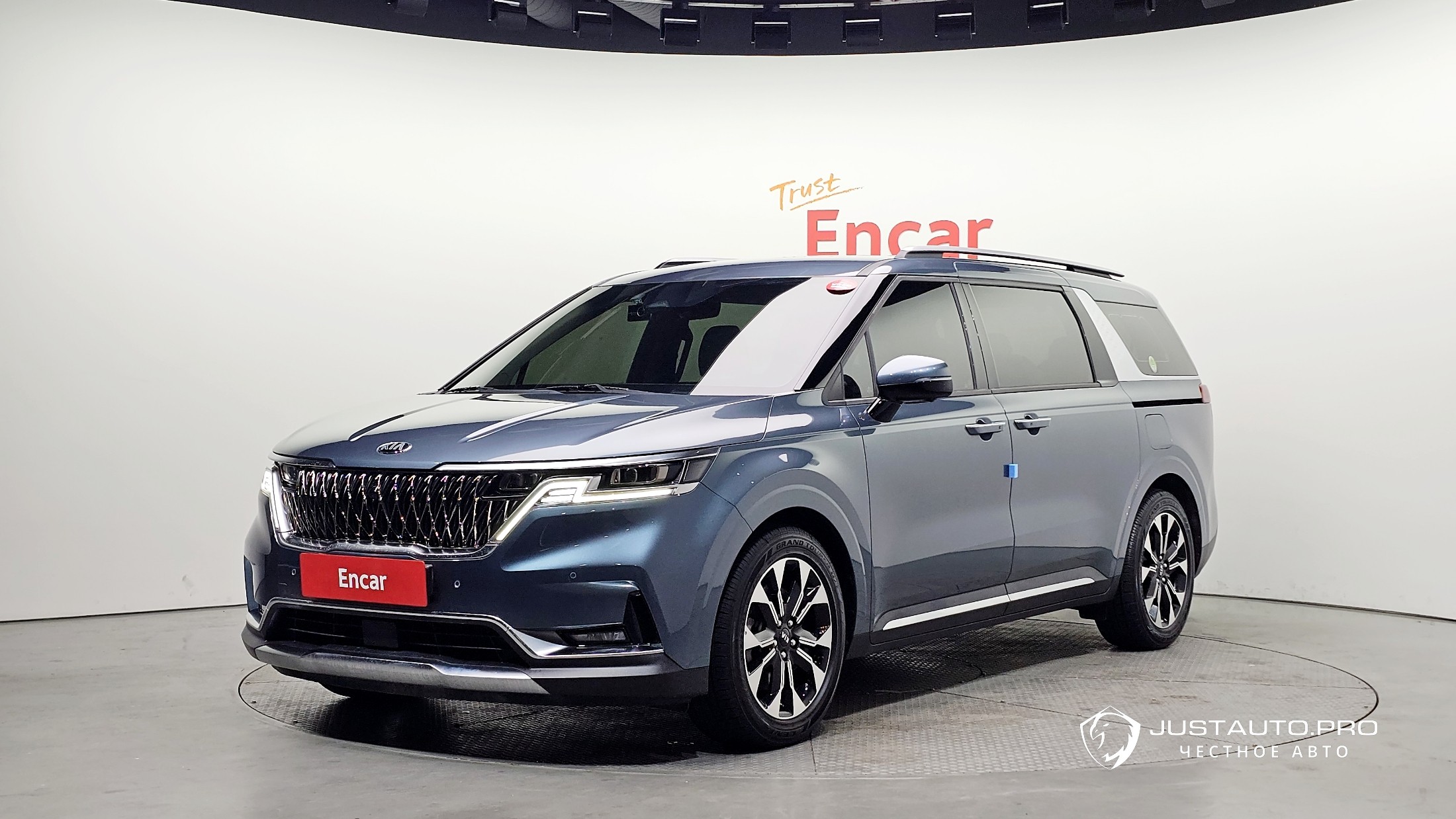 Автомобиль Kia Canival