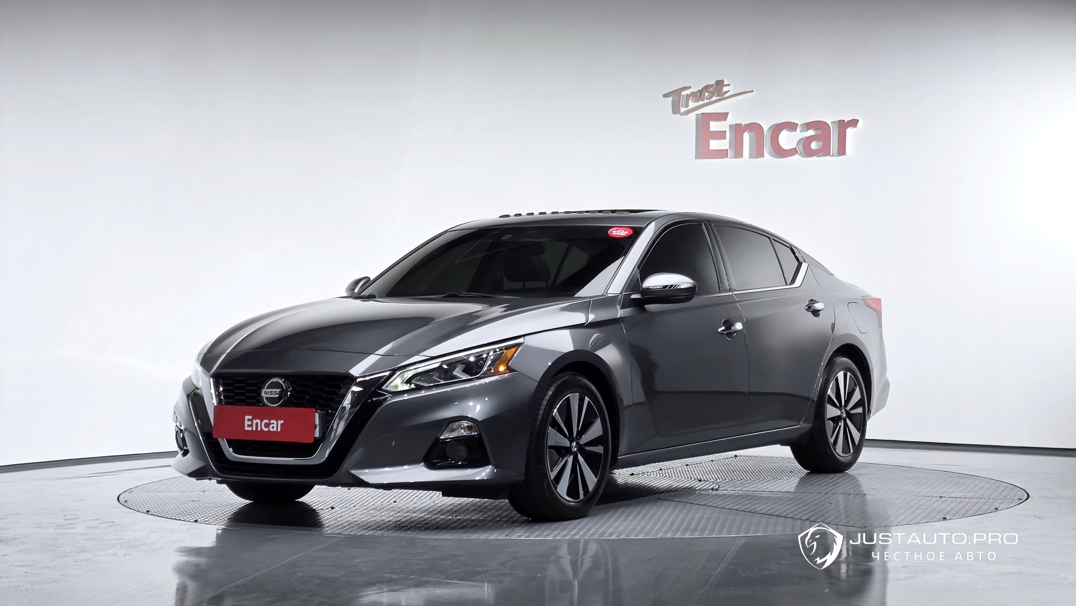 Автомобиль Nissan Altima