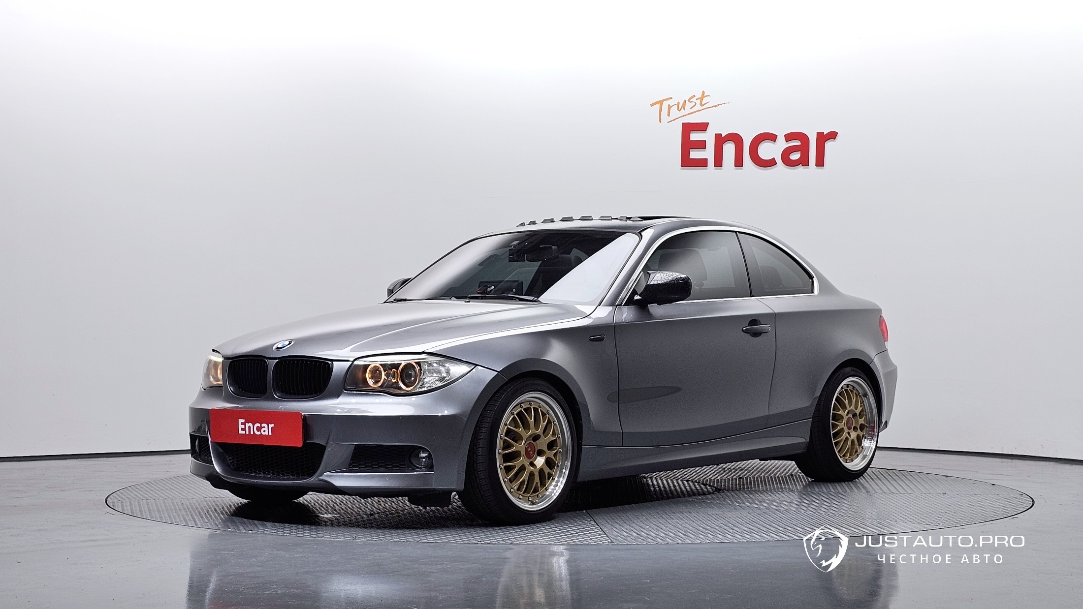 Автомобиль BMW 1-Series