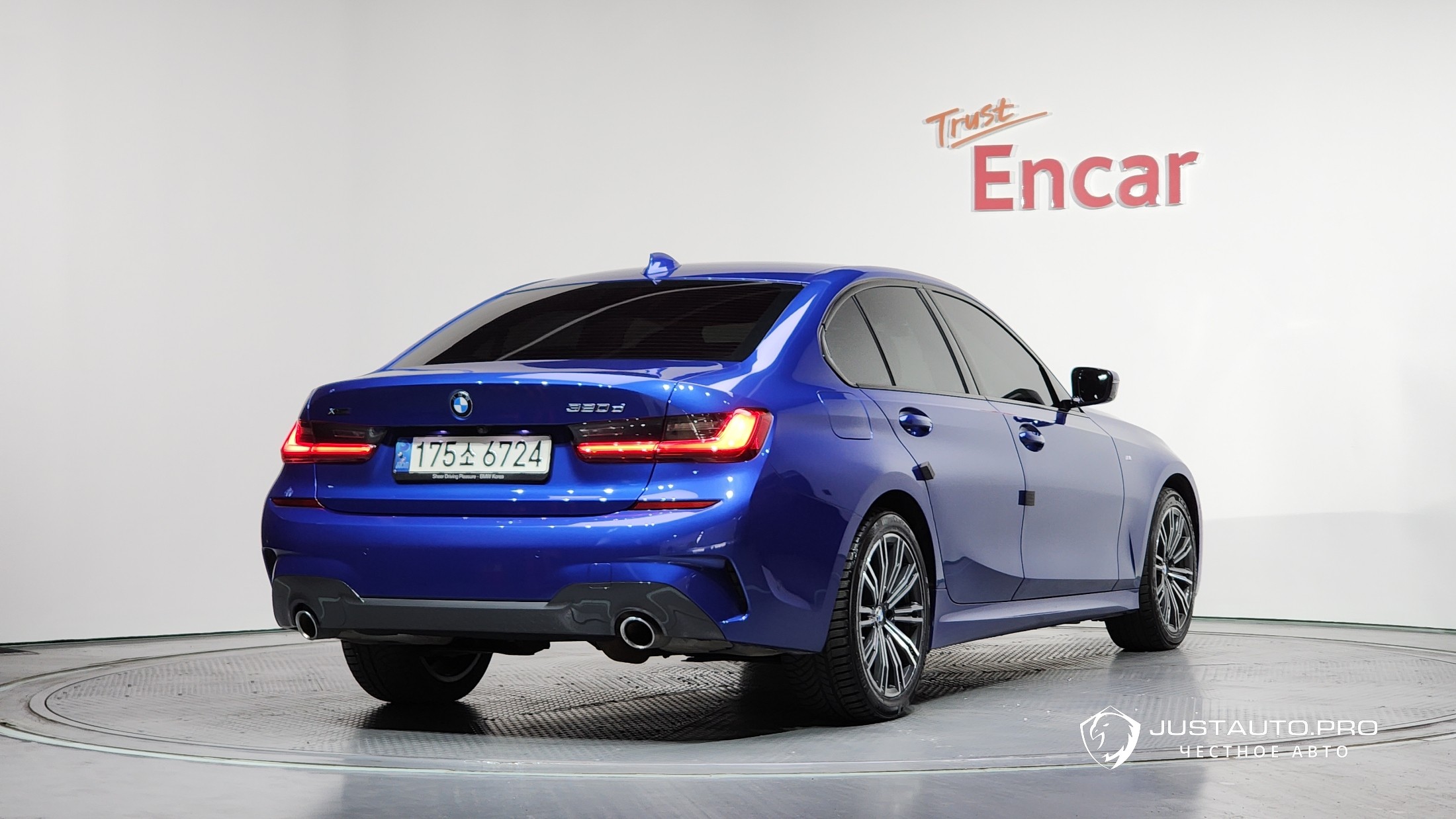 Автомобиль BMW 3-Series