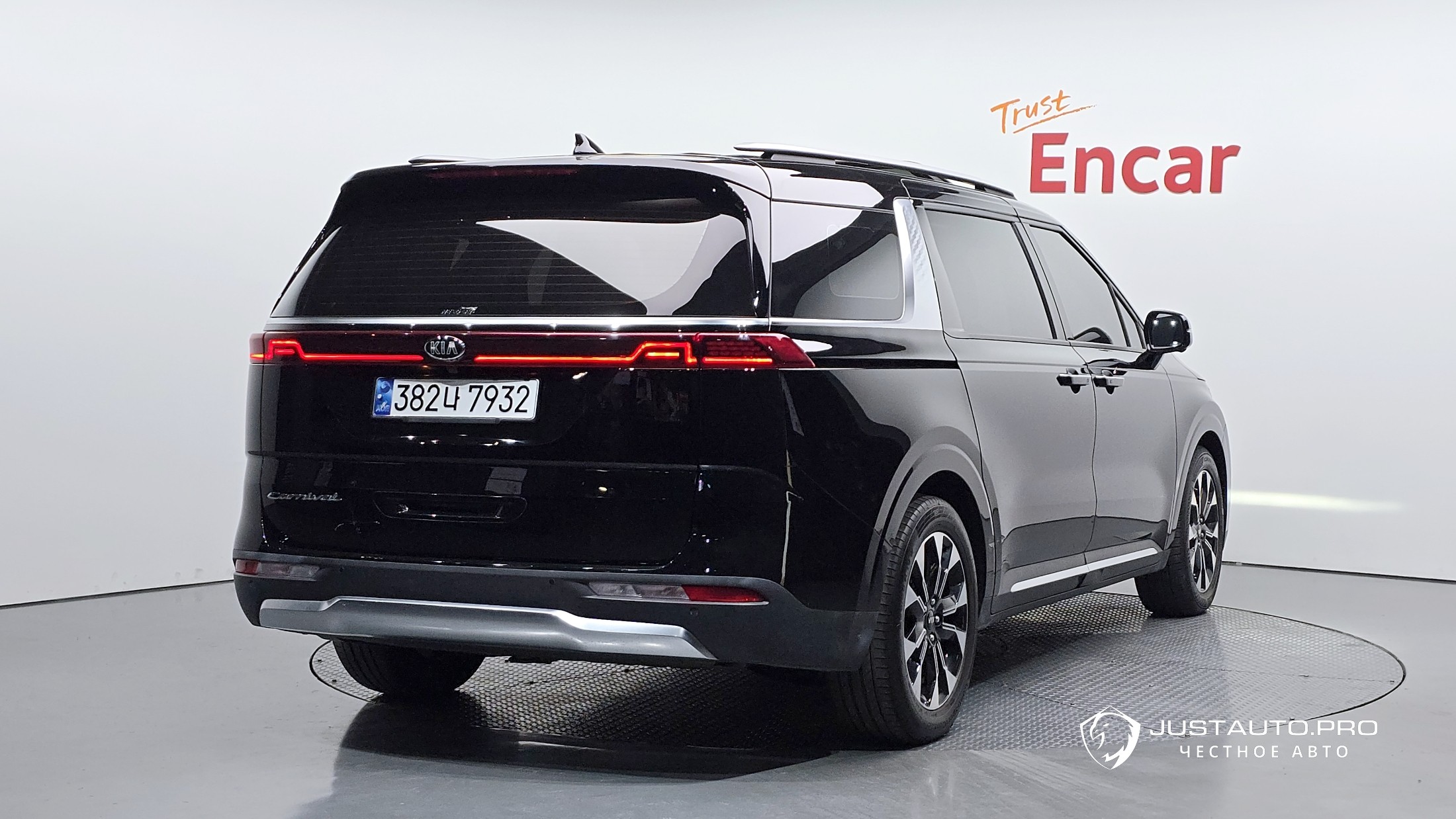 Автомобиль Kia Canival