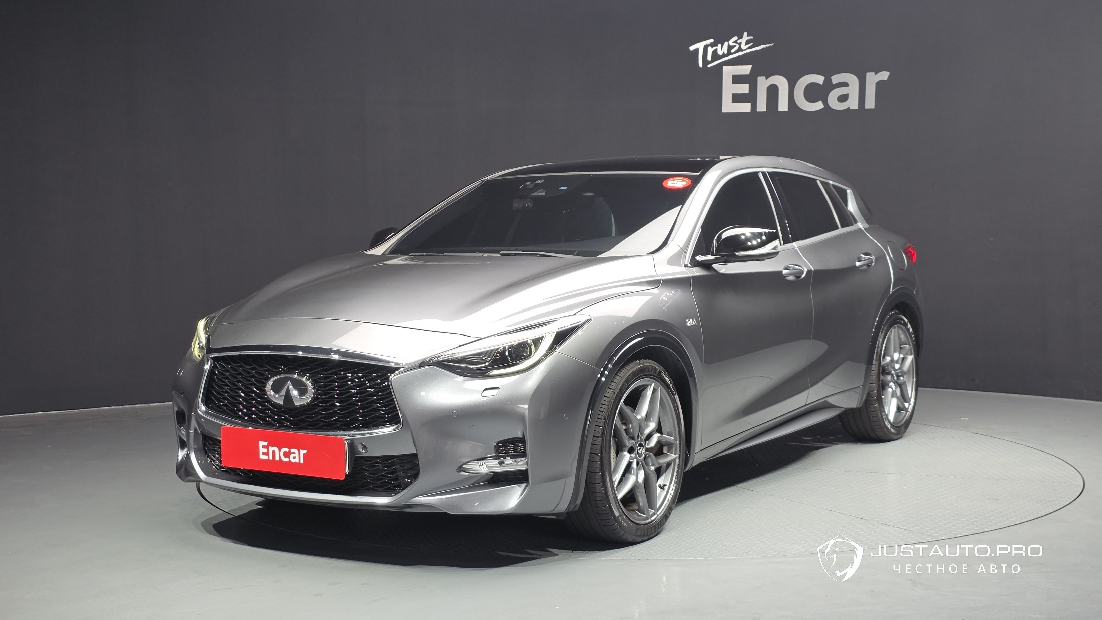 Автомобиль Infiniti Q30