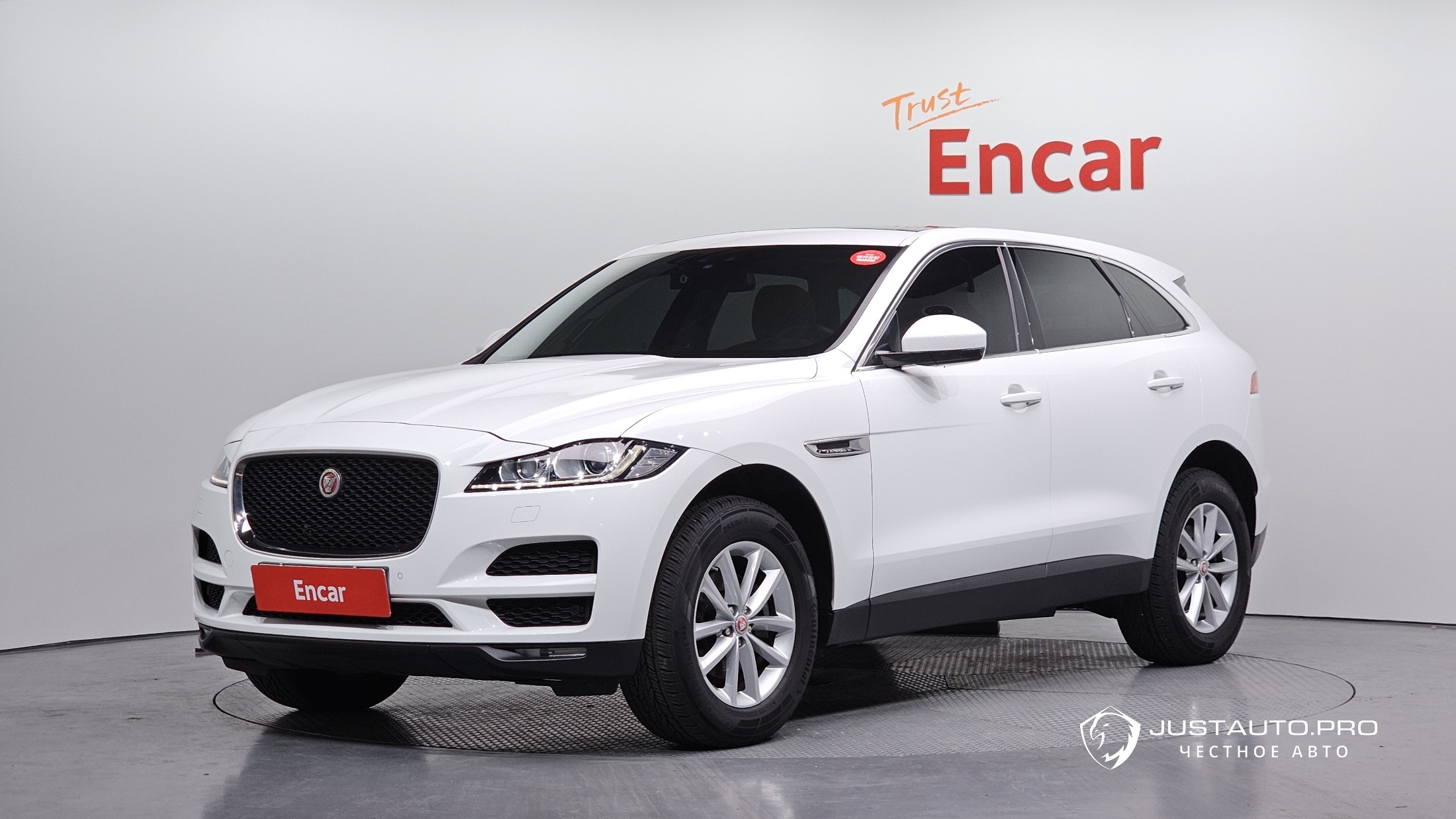 Автомобиль Jaguar F-PACE