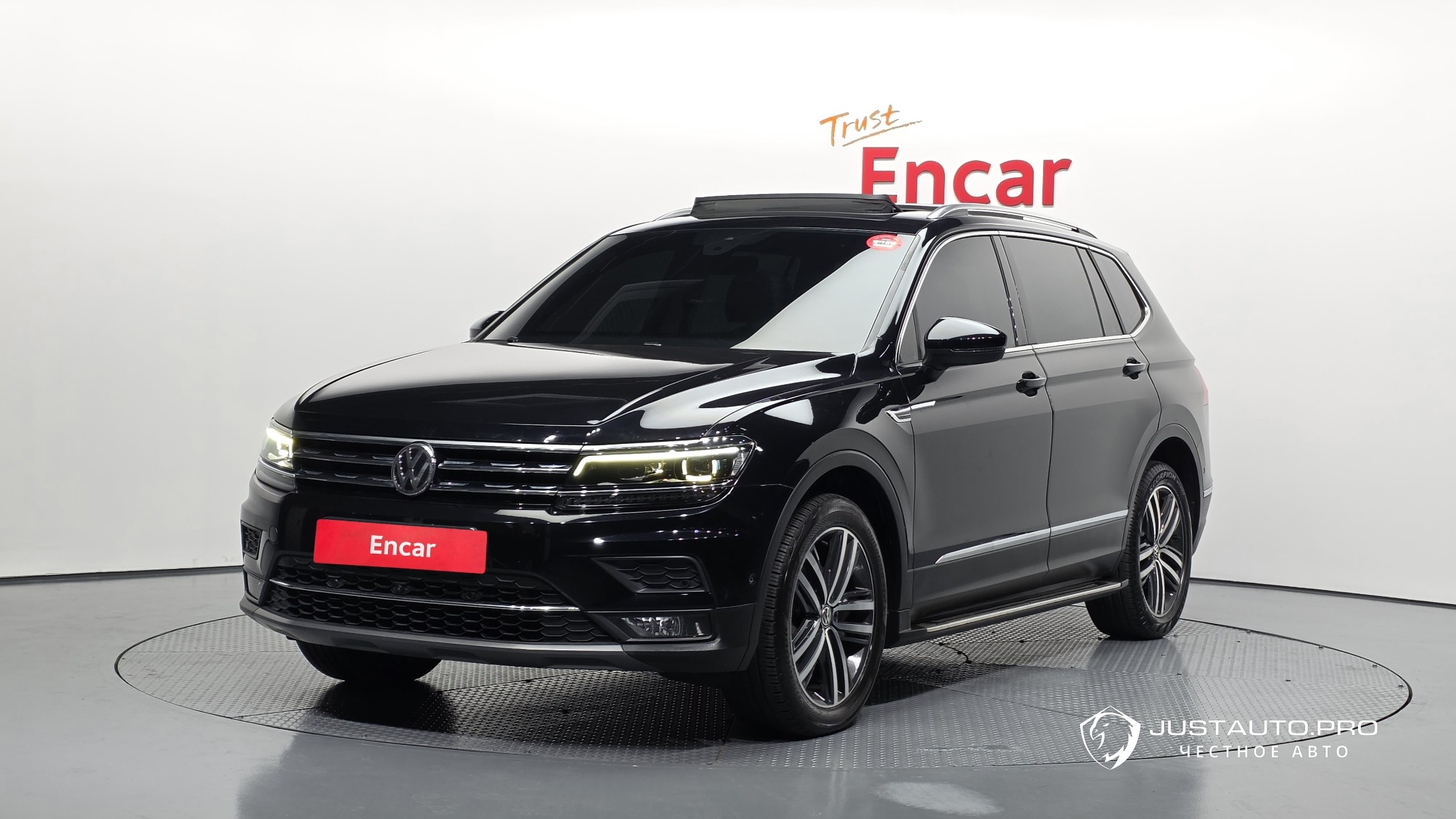 Автомобиль Volkswagen Tiguan
