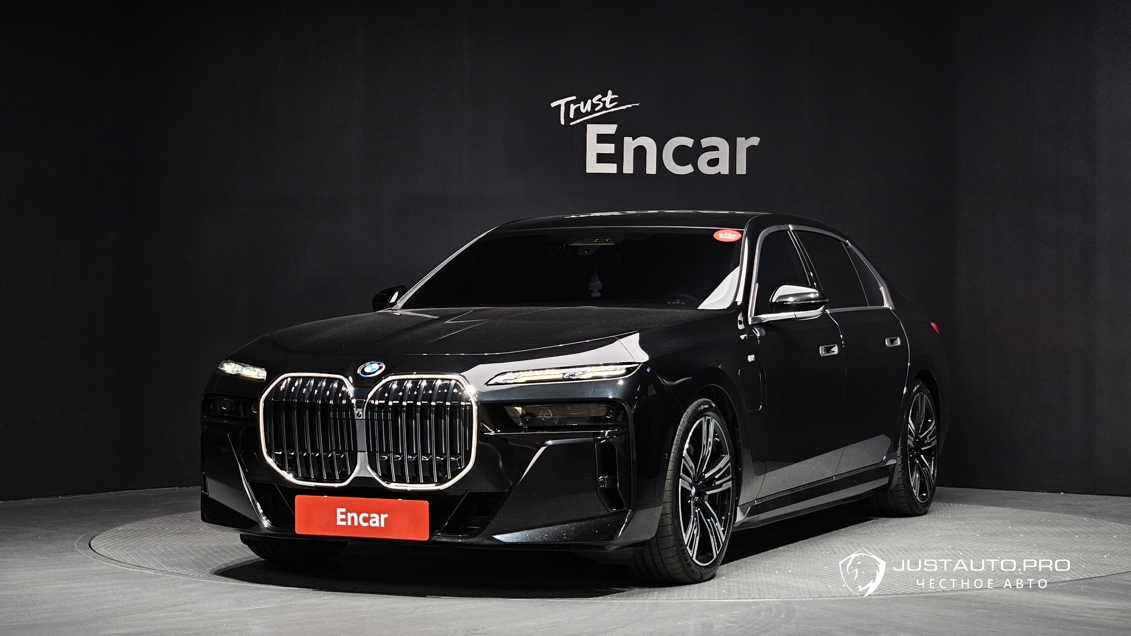 Автомобиль BMW 7-Series