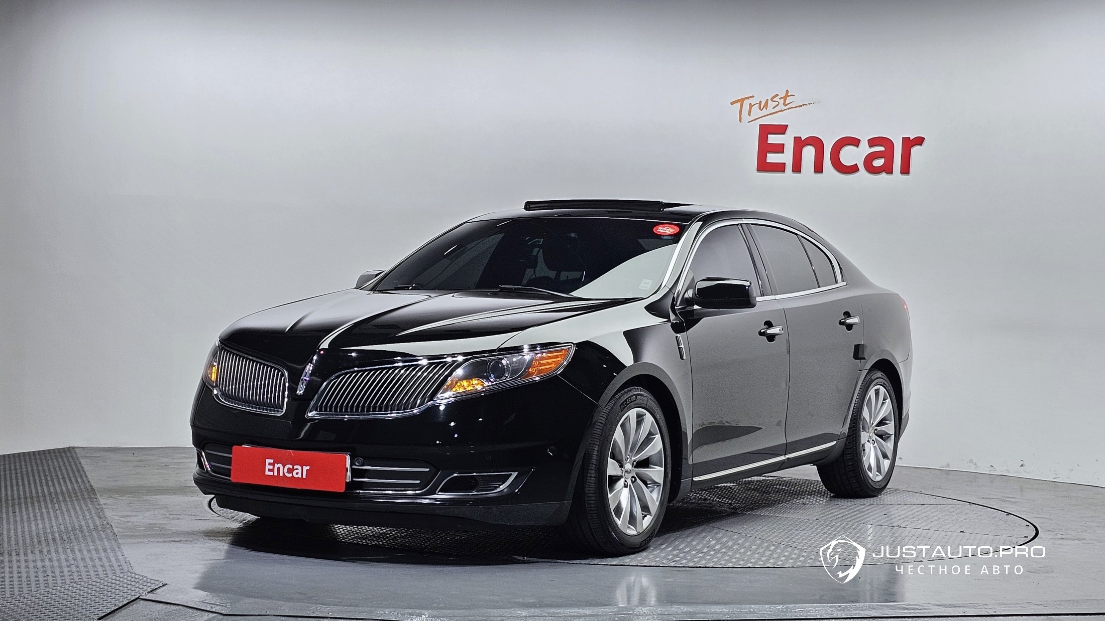 Автомобиль Lincoln MKS