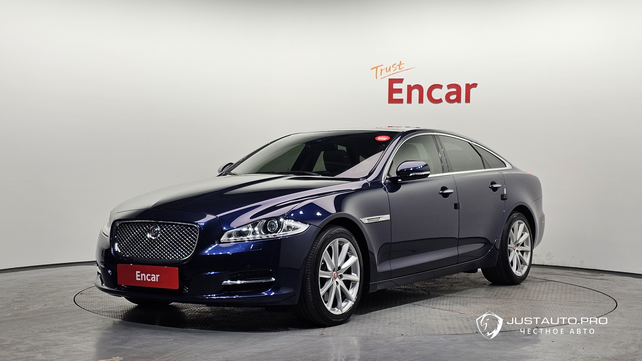 Автомобиль Jaguar XJ