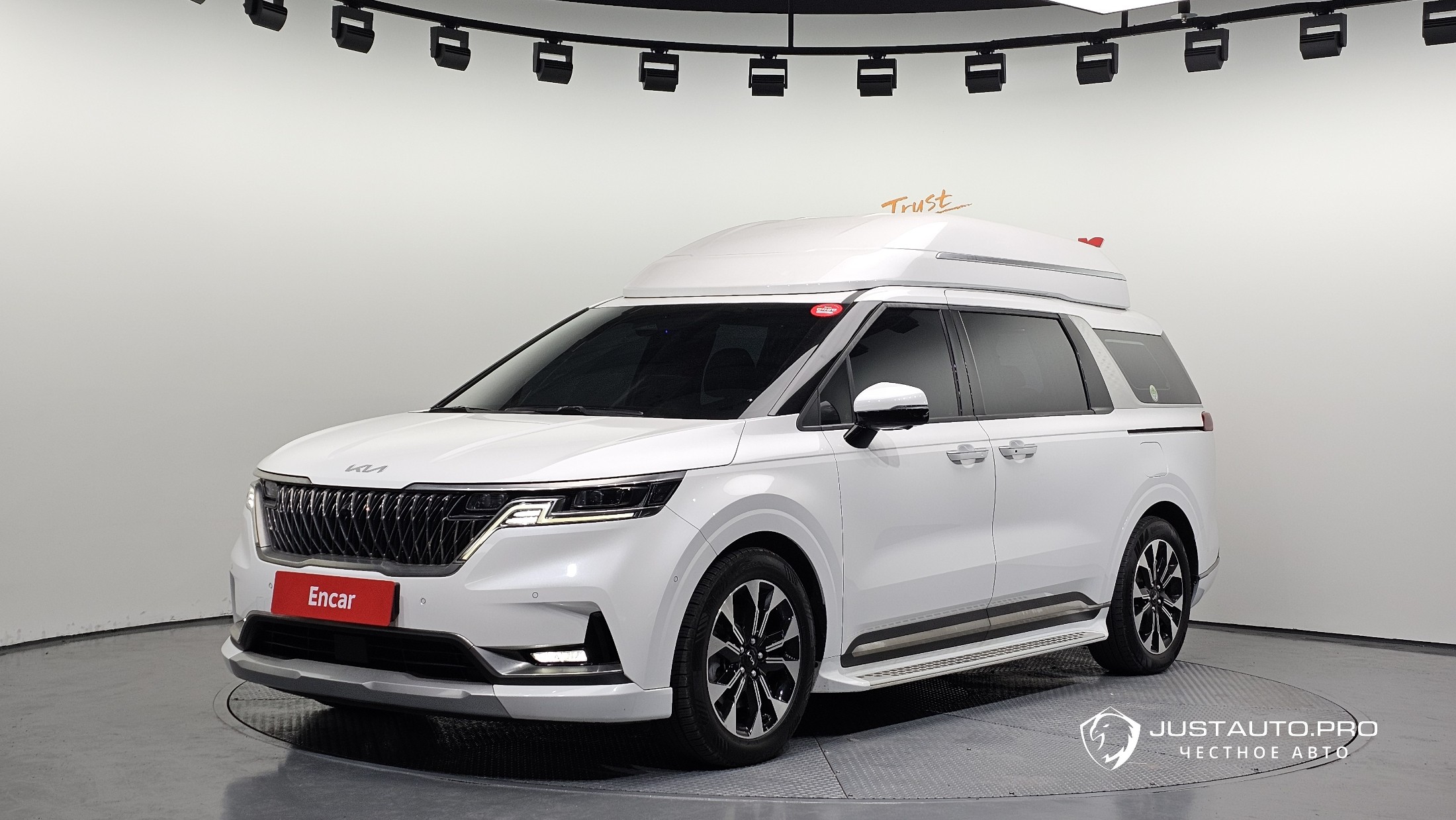 Автомобиль Kia Canival