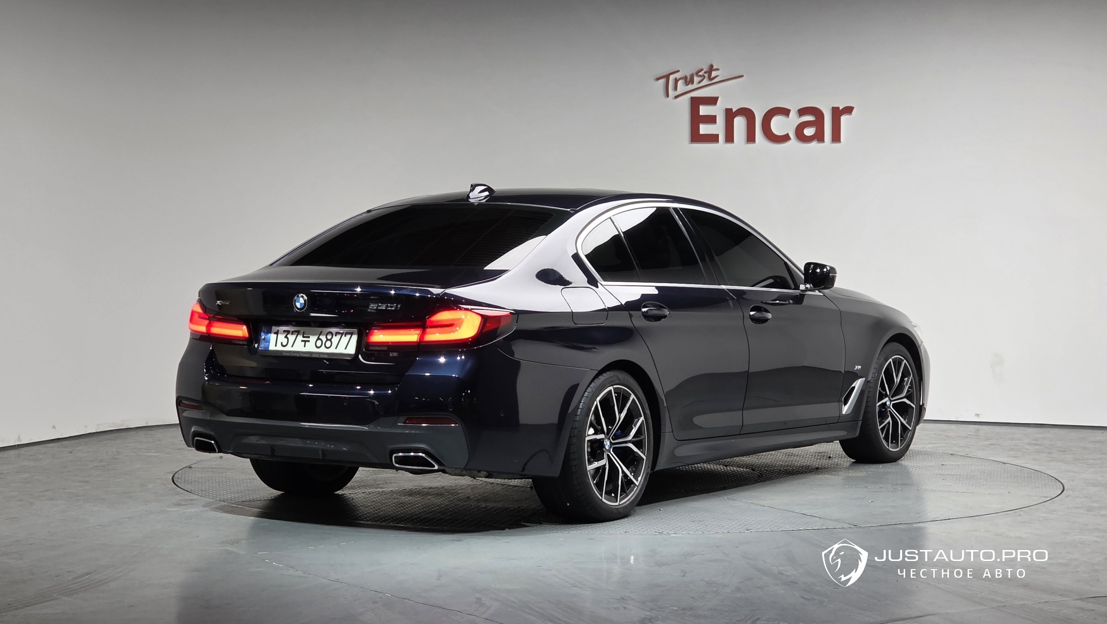 Автомобиль BMW 5-Series