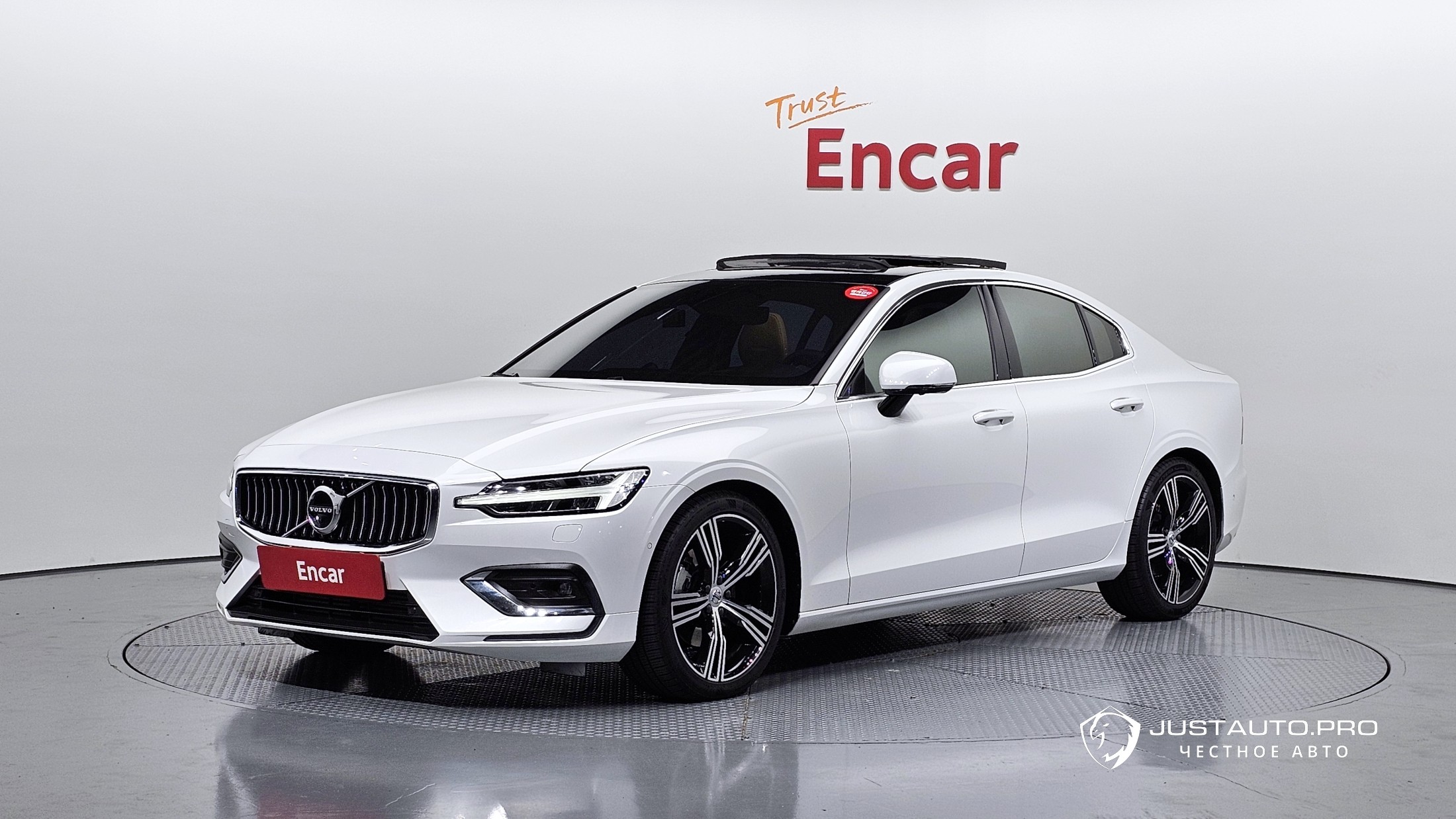 Автомобиль Volvo S60
