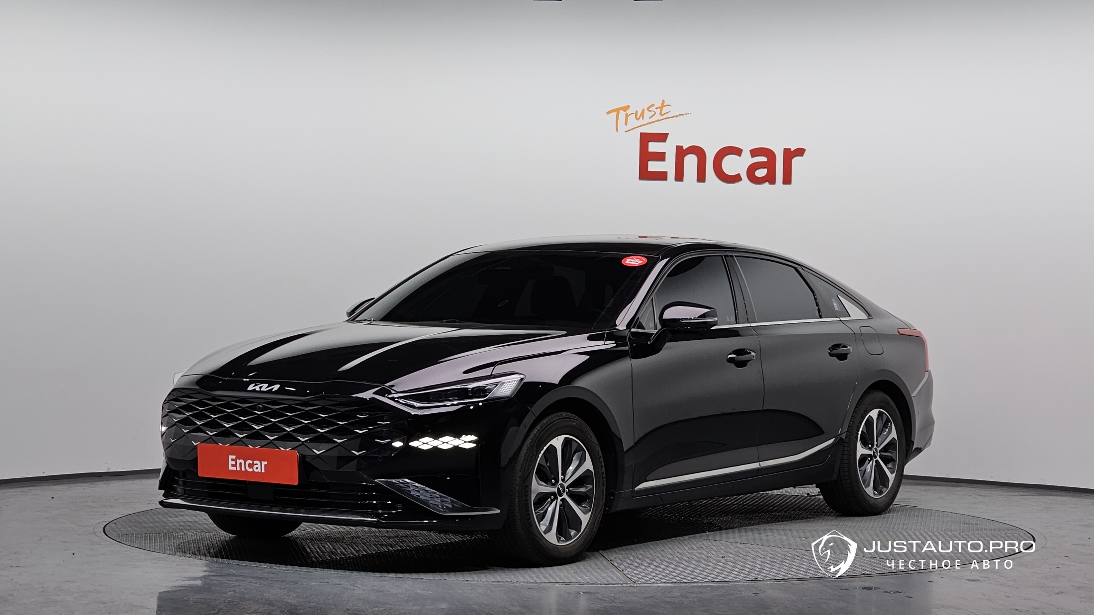 Автомобиль Kia K8
