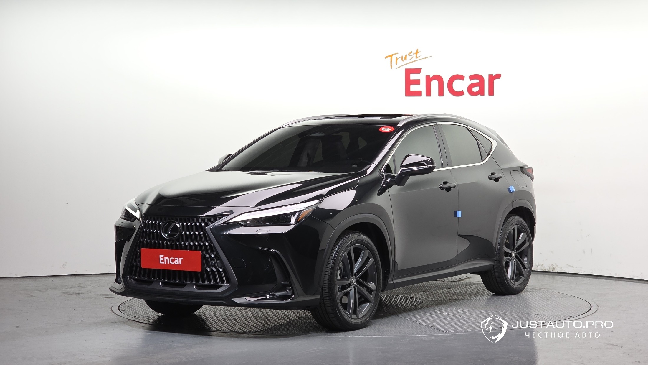 Автомобиль Lexus NX