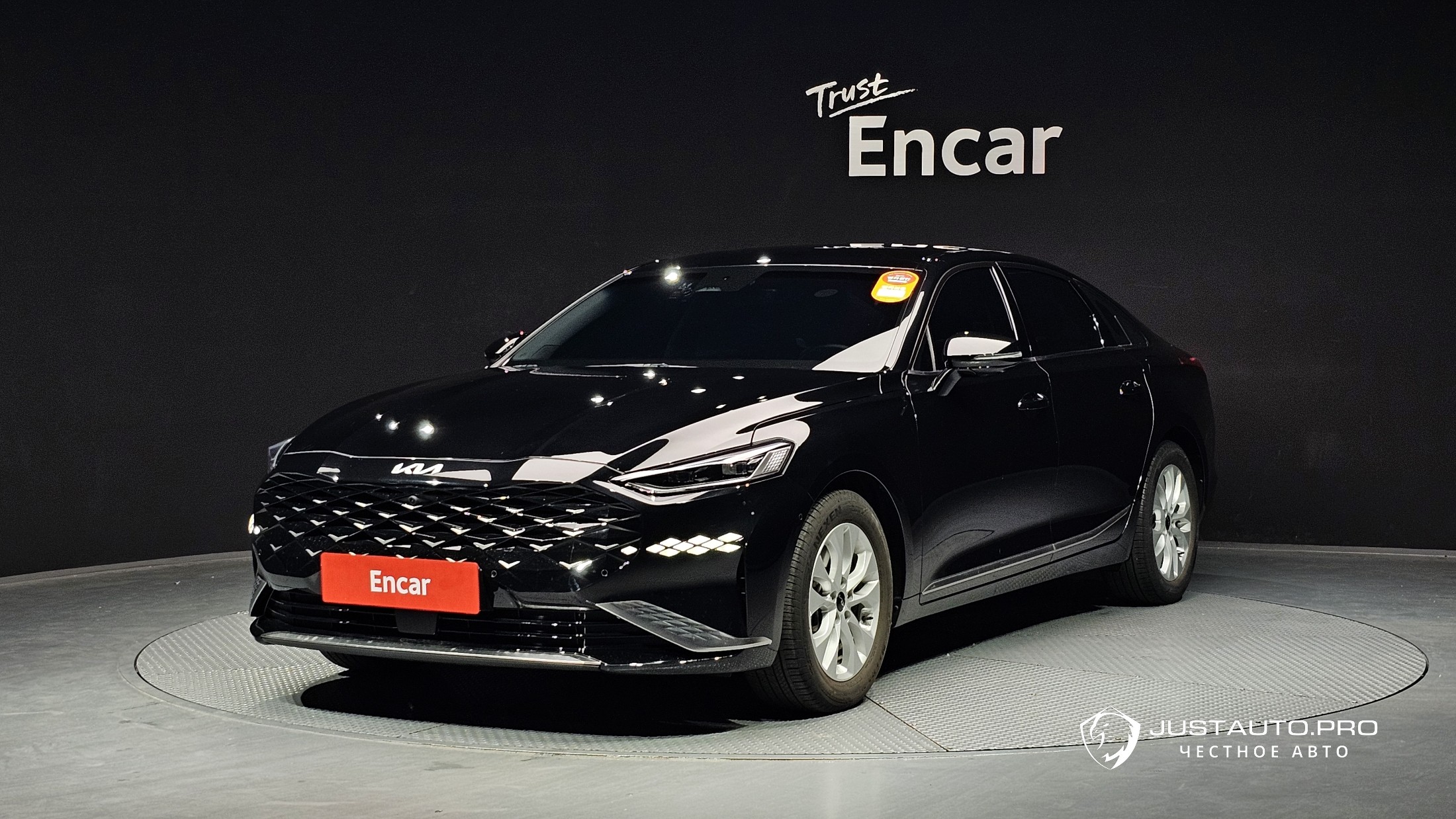 Автомобиль Kia K8