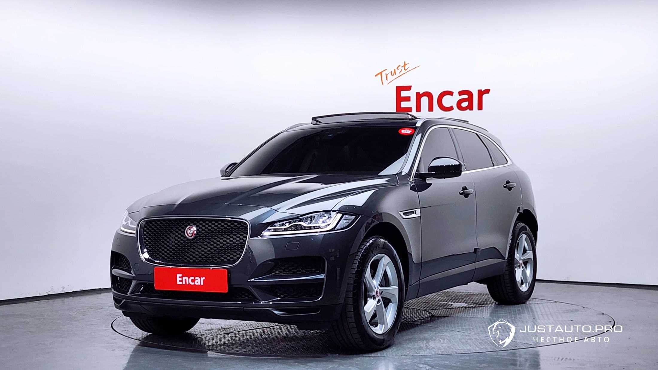 Автомобиль Jaguar F-PACE