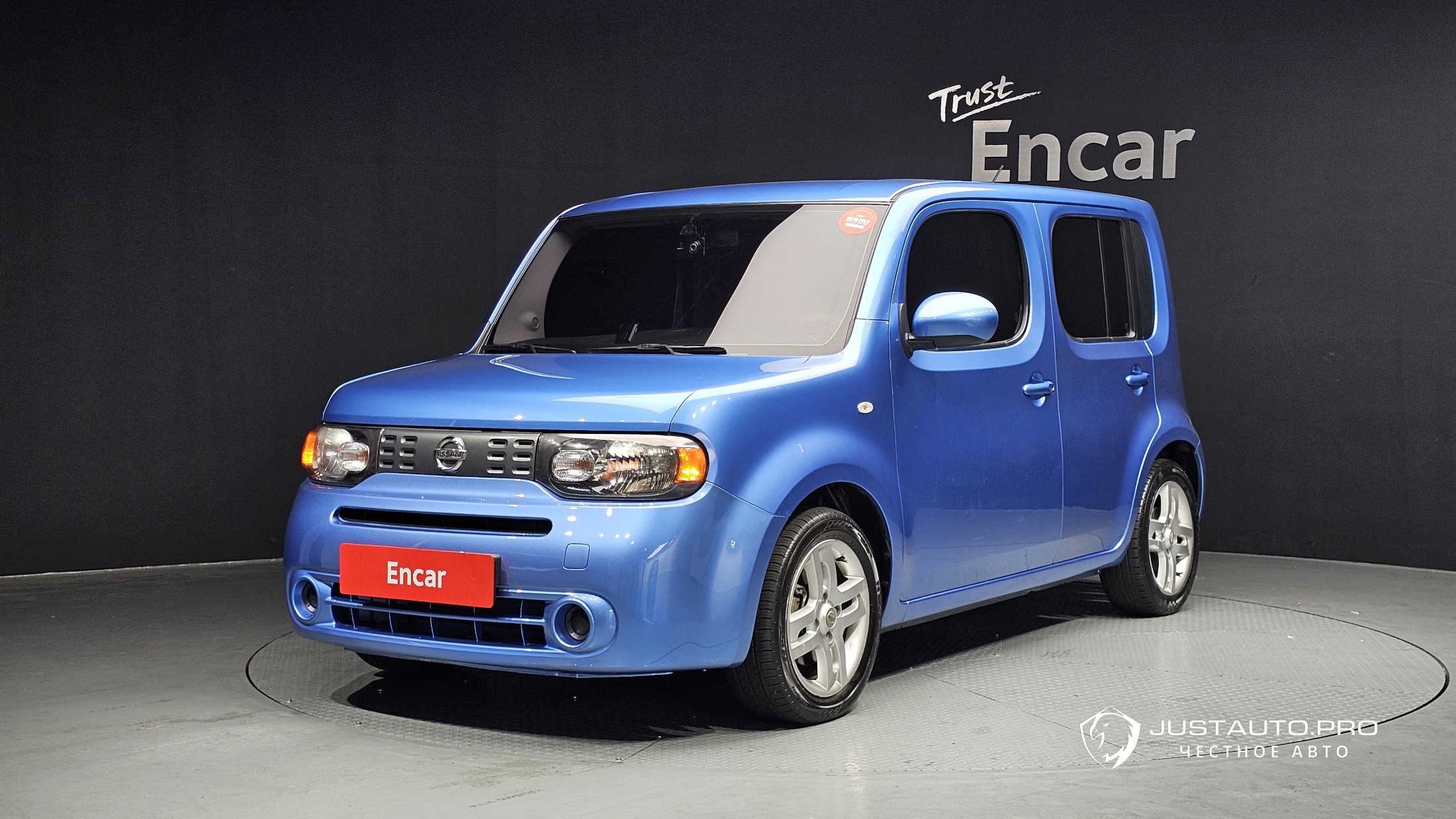 Автомобиль Nissan Cube