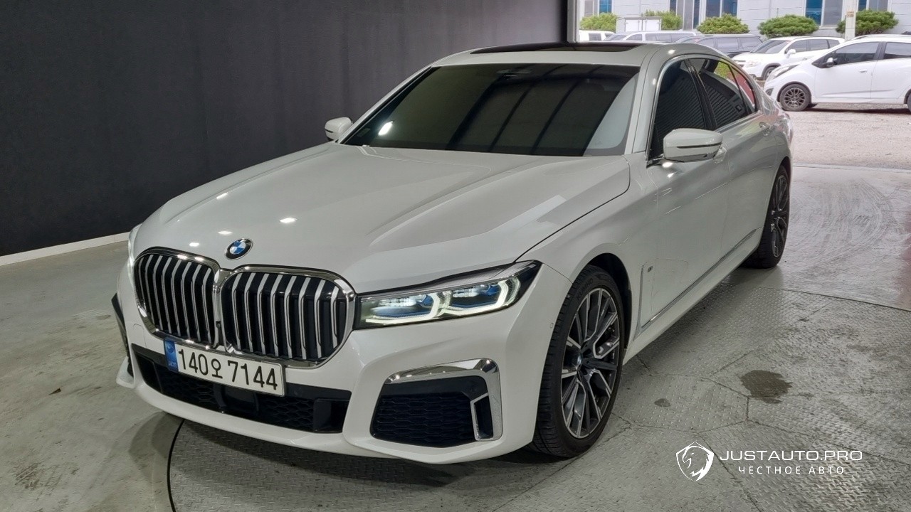 Автомобиль BMW 7-Series
