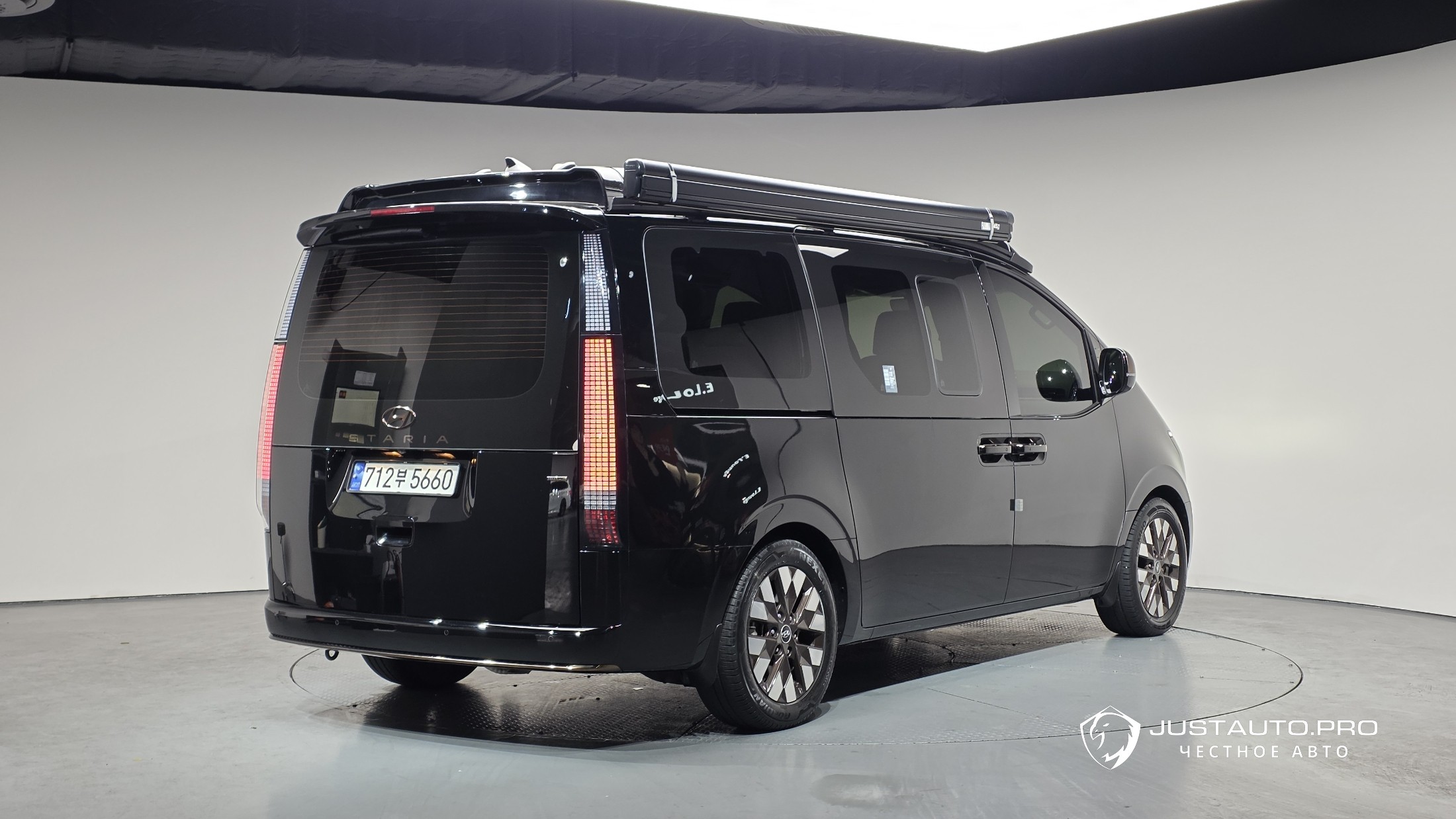Автомобиль Hyundai Staria
