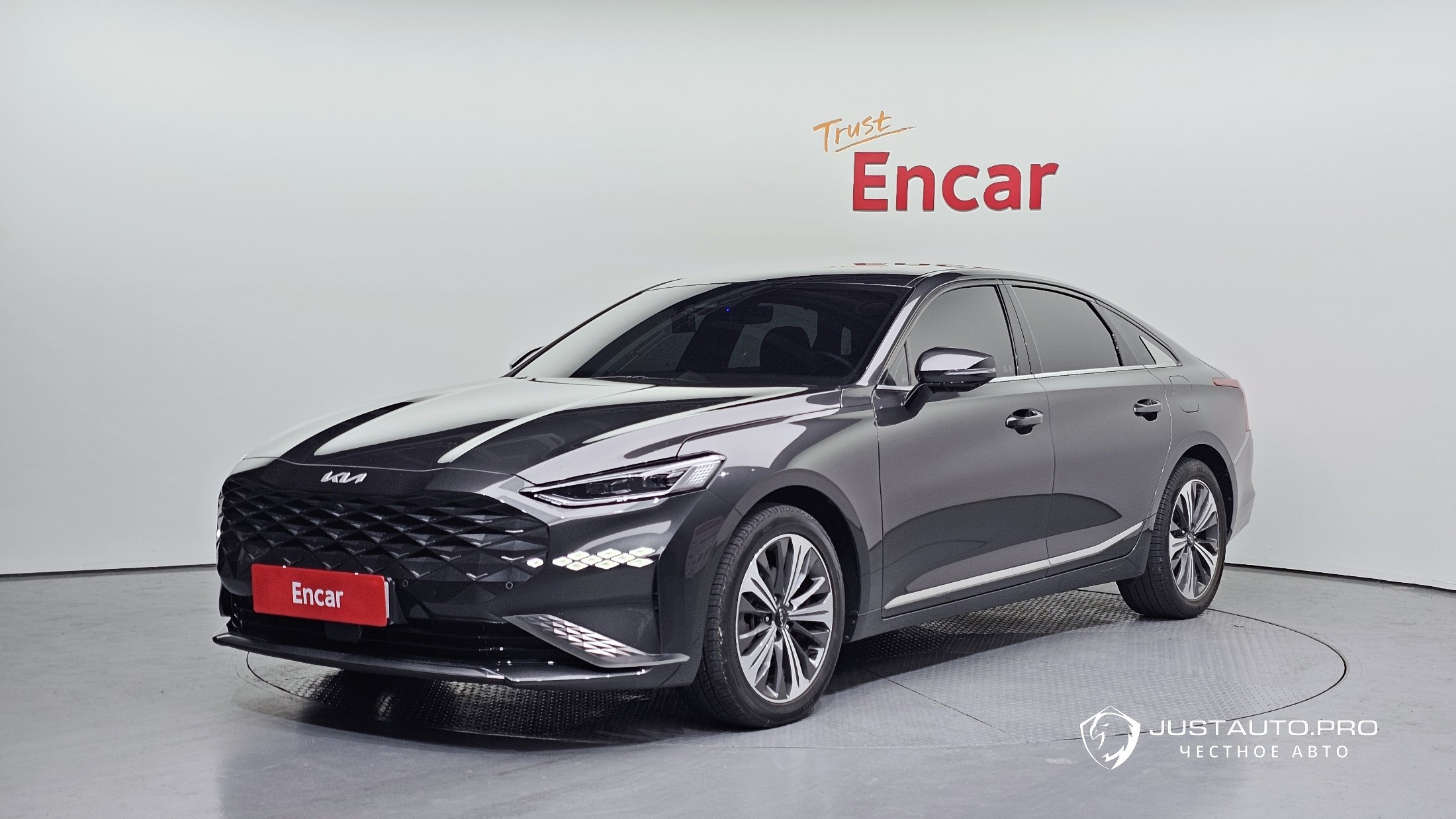 Автомобиль Kia K8