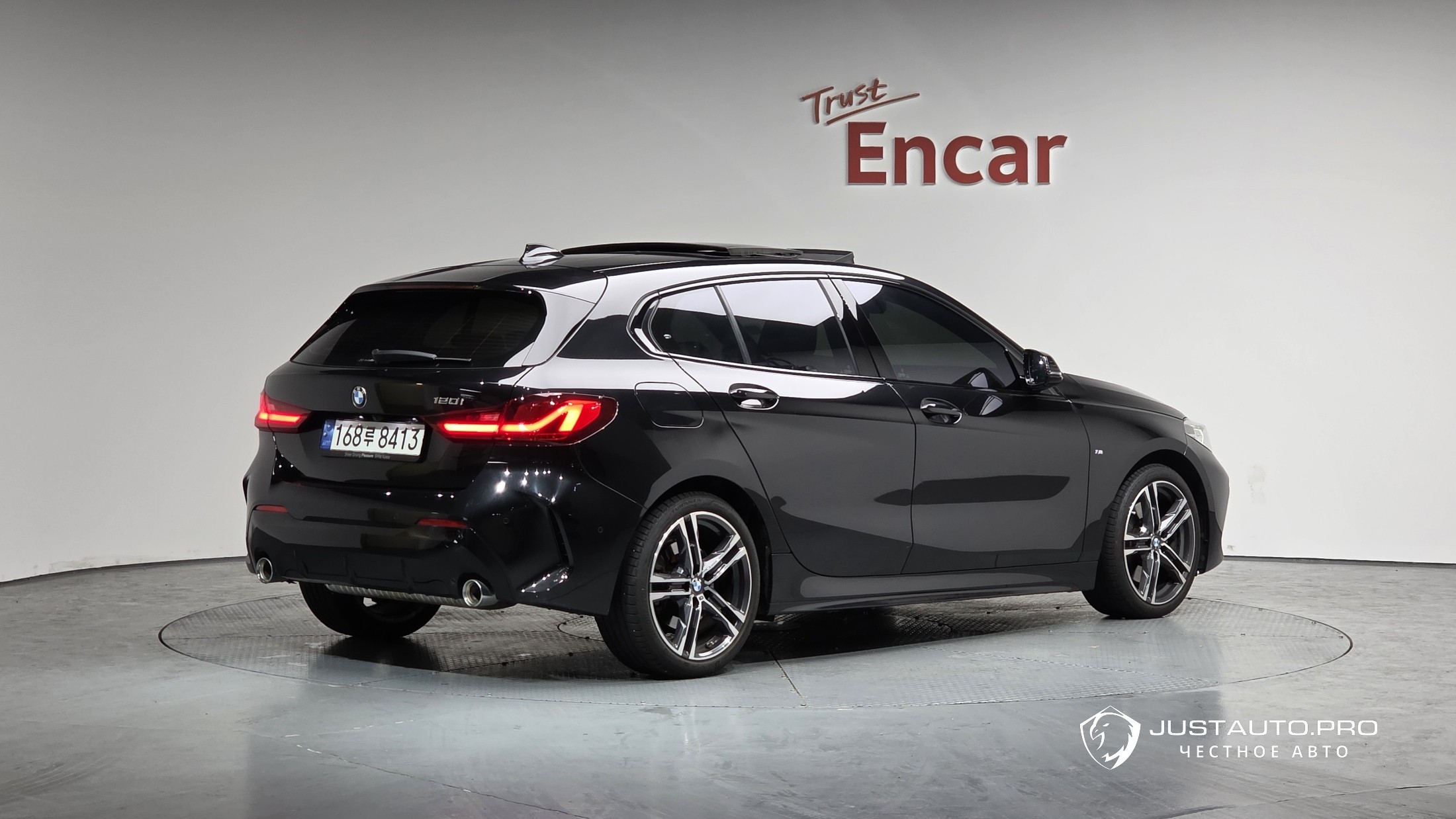 Автомобиль BMW 1-Series