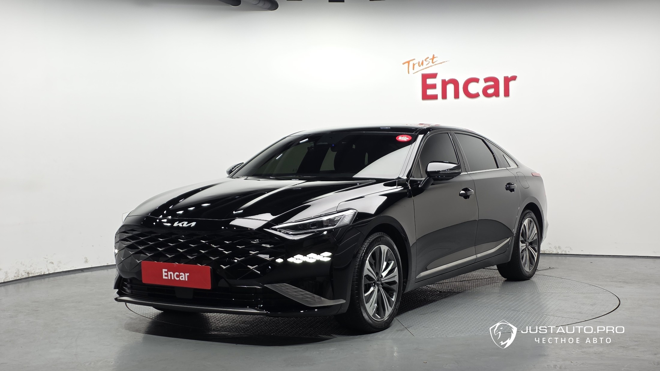 Автомобиль Kia K8