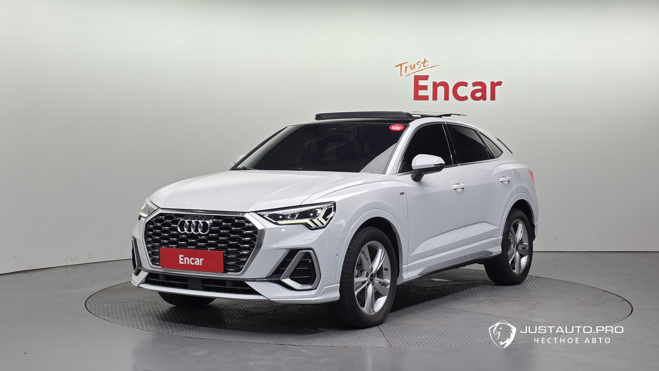 Автомобиль Audi Q3