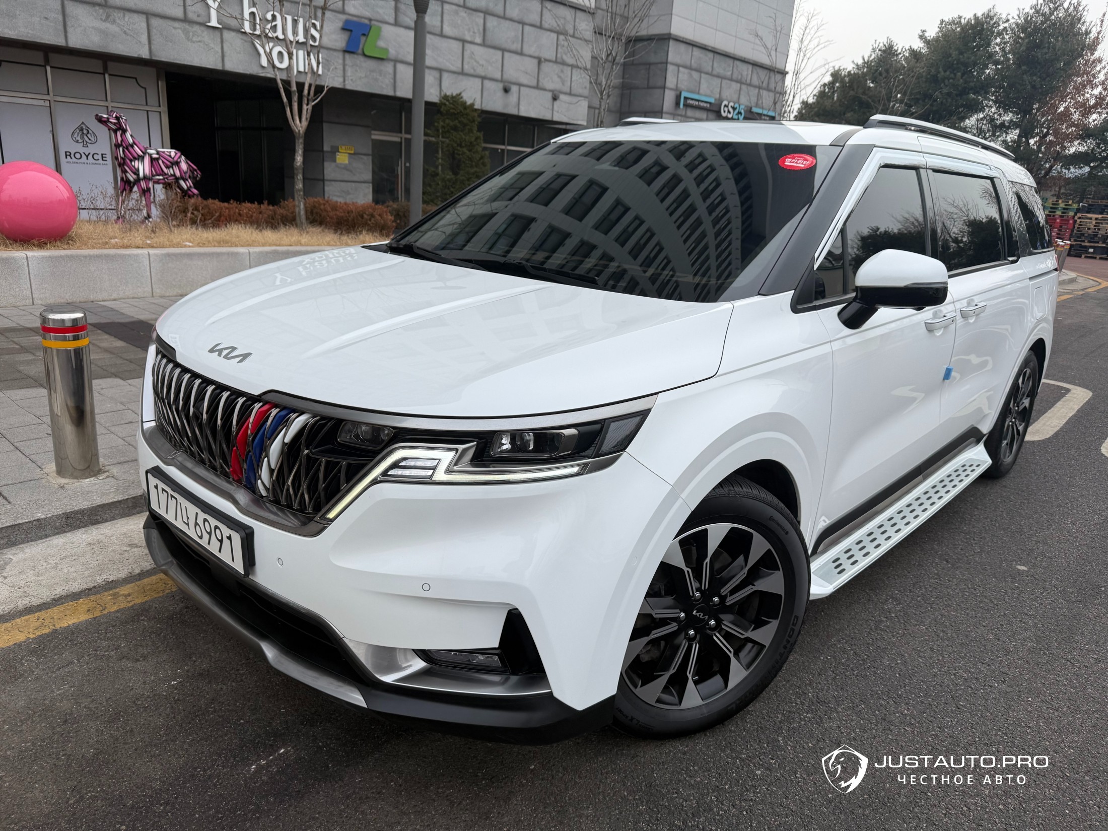 Автомобиль Kia Canival