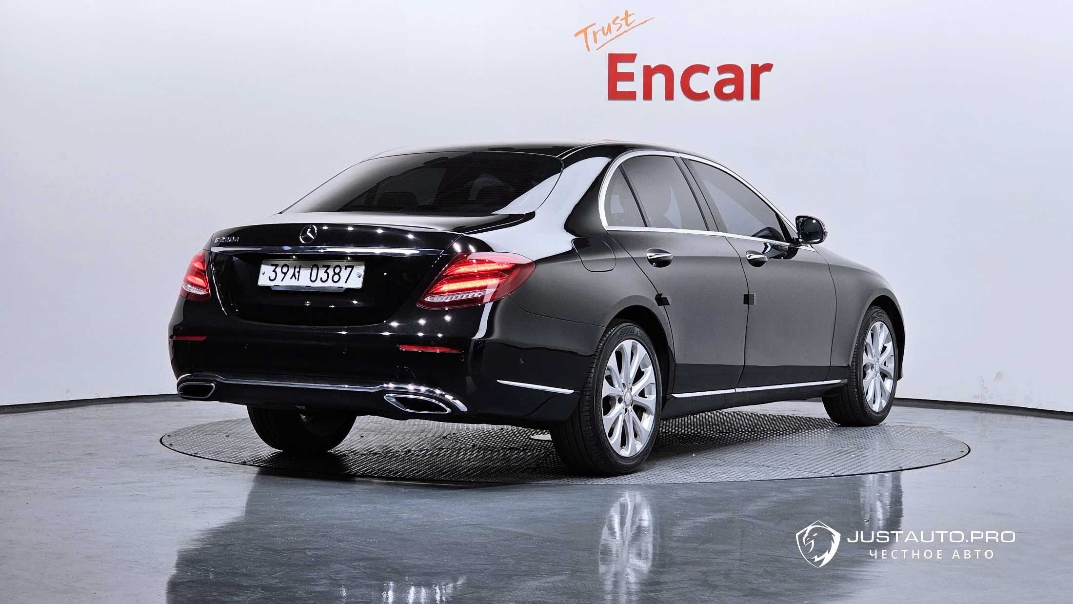 Автомобиль Mercedes-Benz E-Class