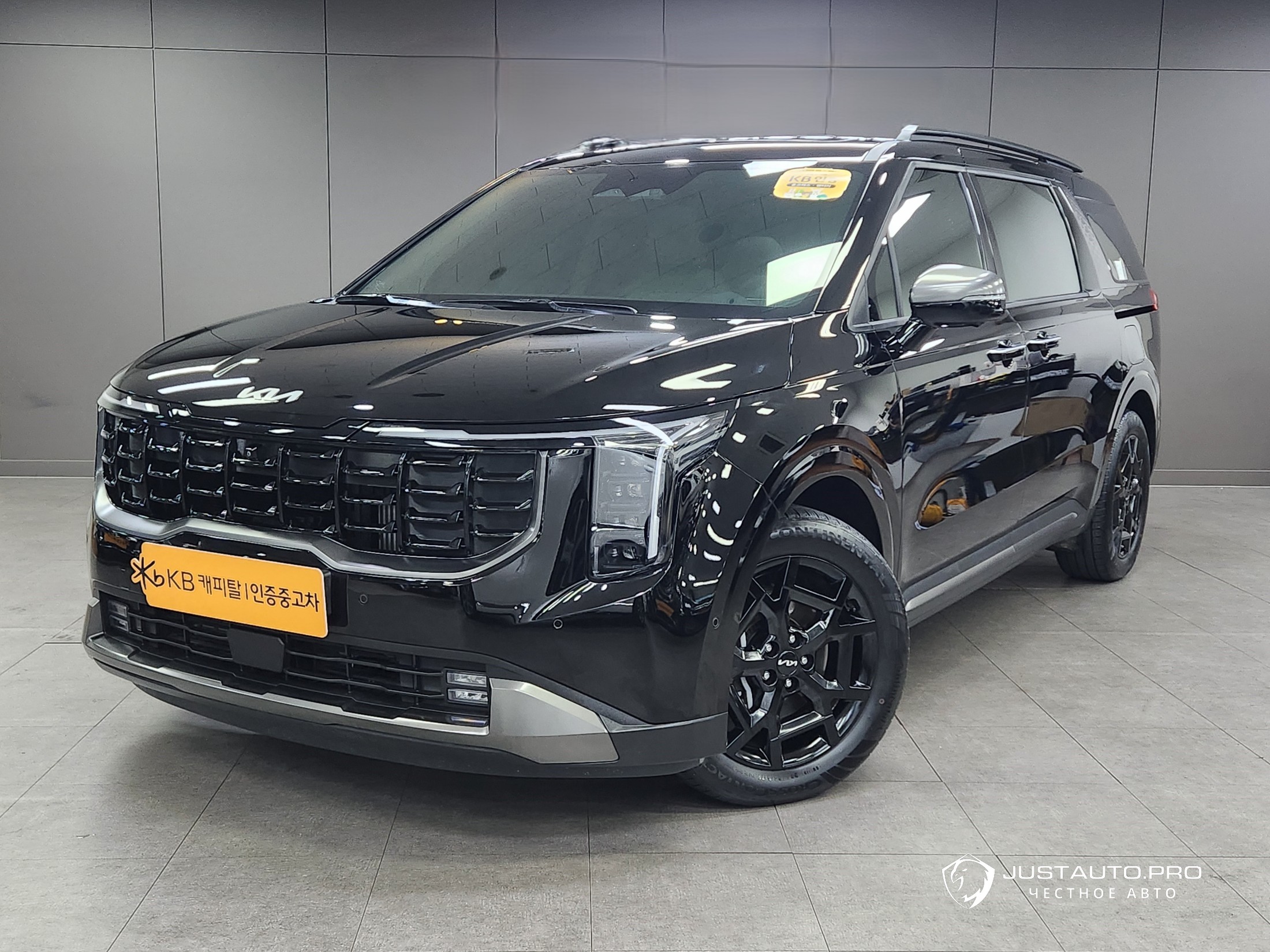 Автомобиль Kia Canival