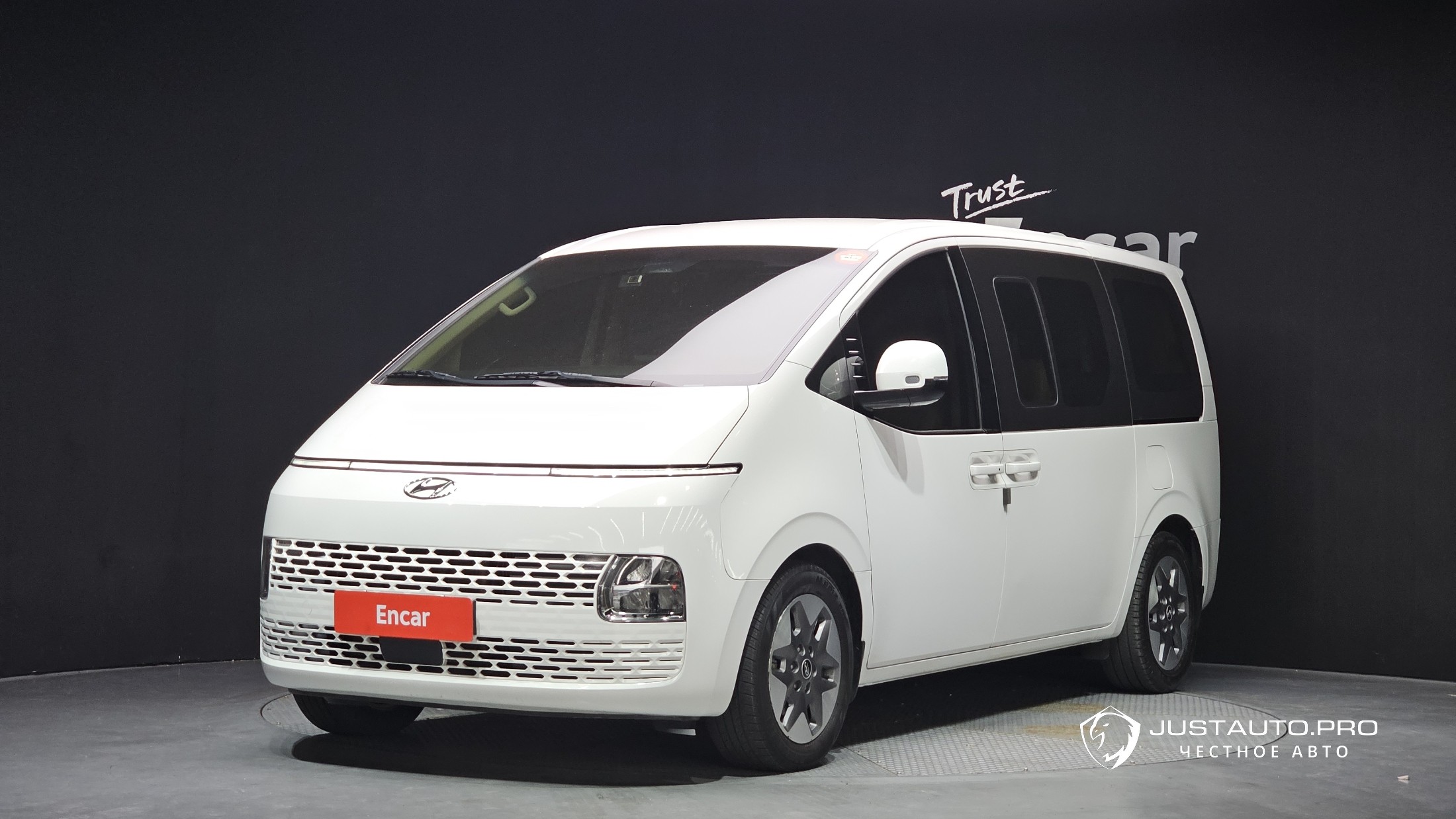 Автомобиль Hyundai Staria