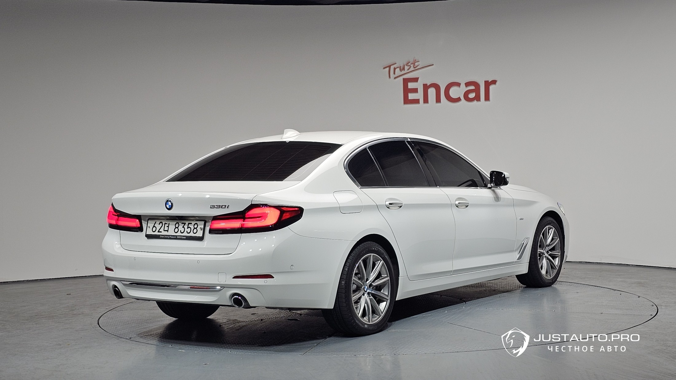 Автомобиль BMW 5-Series