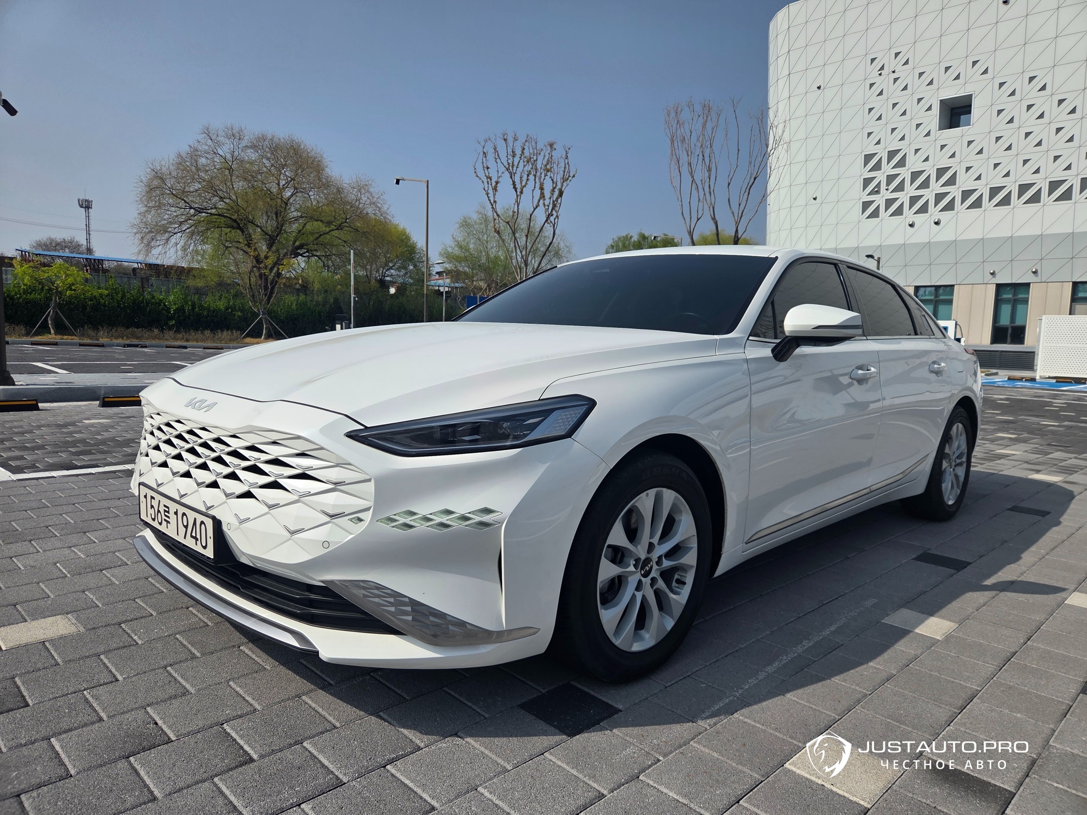 Автомобиль Kia K8