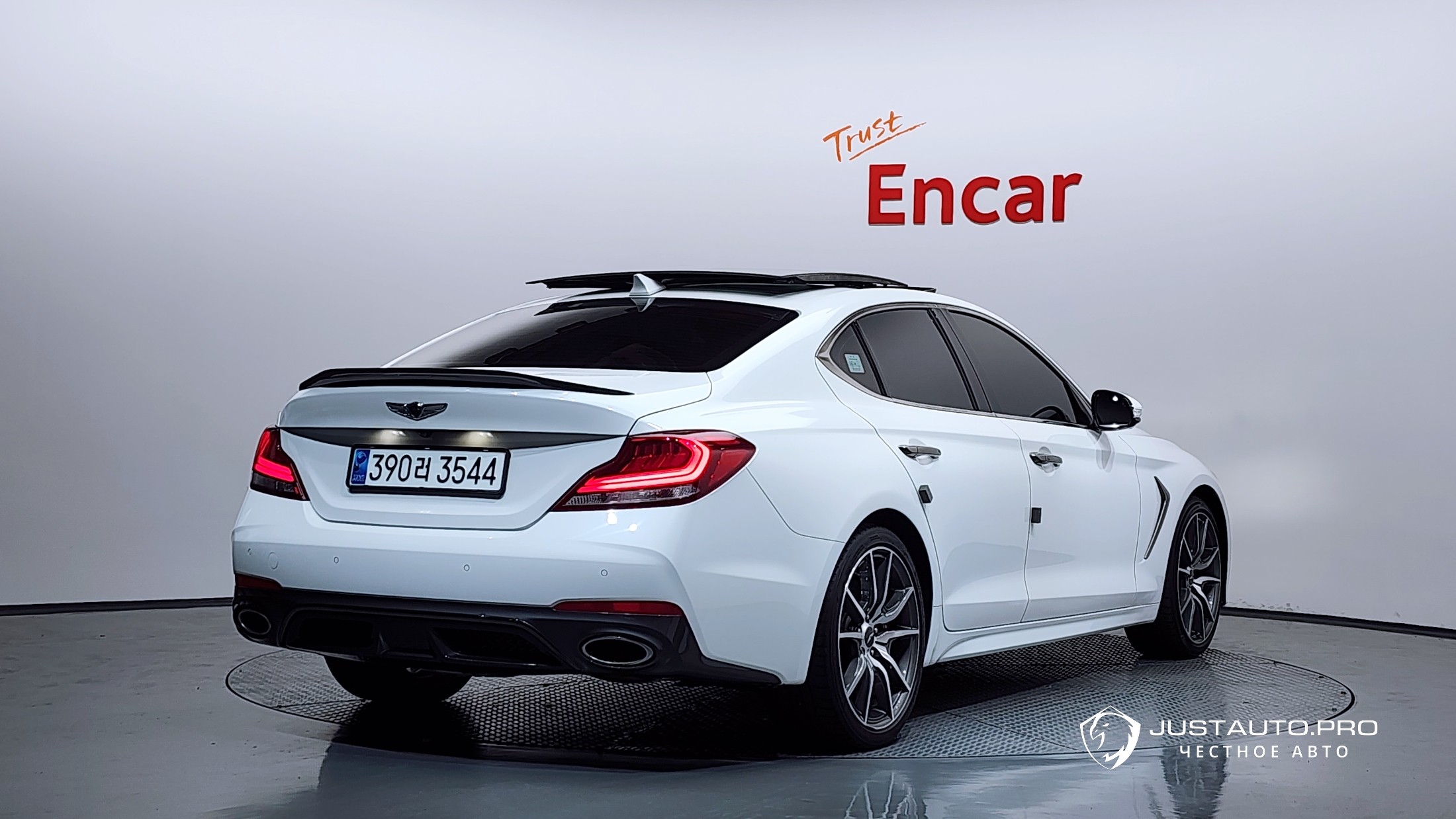 Автомобиль Genesis G70