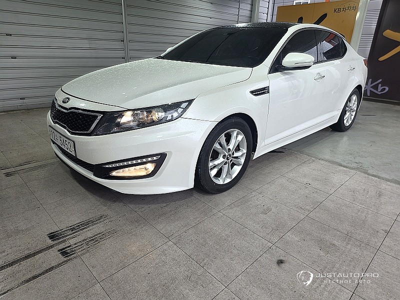 Автомобиль Kia K5